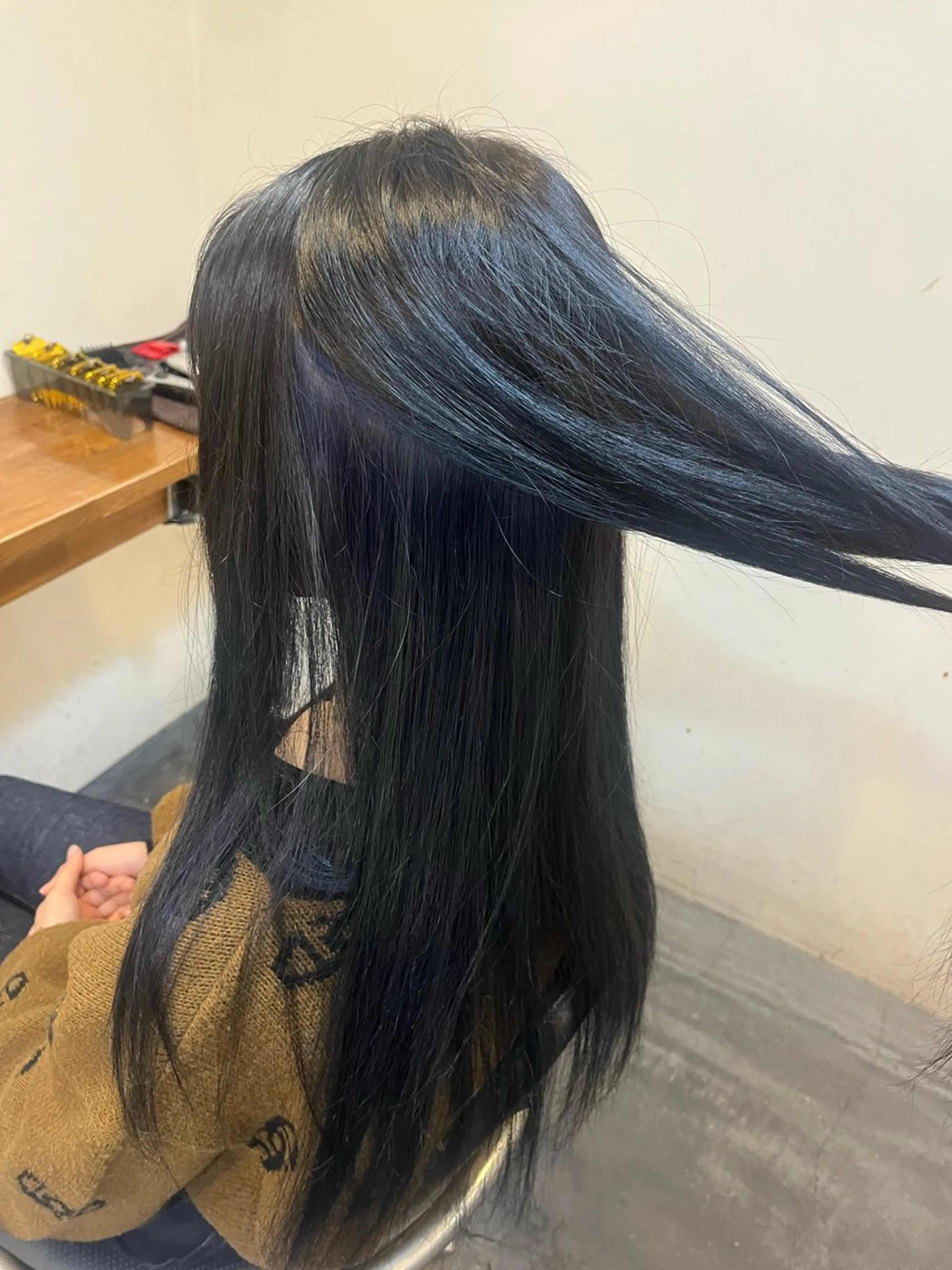 ロング カラー ブリーチ ブルーカラー ヘアカラー 丸山 菜々子のヘアスタイル