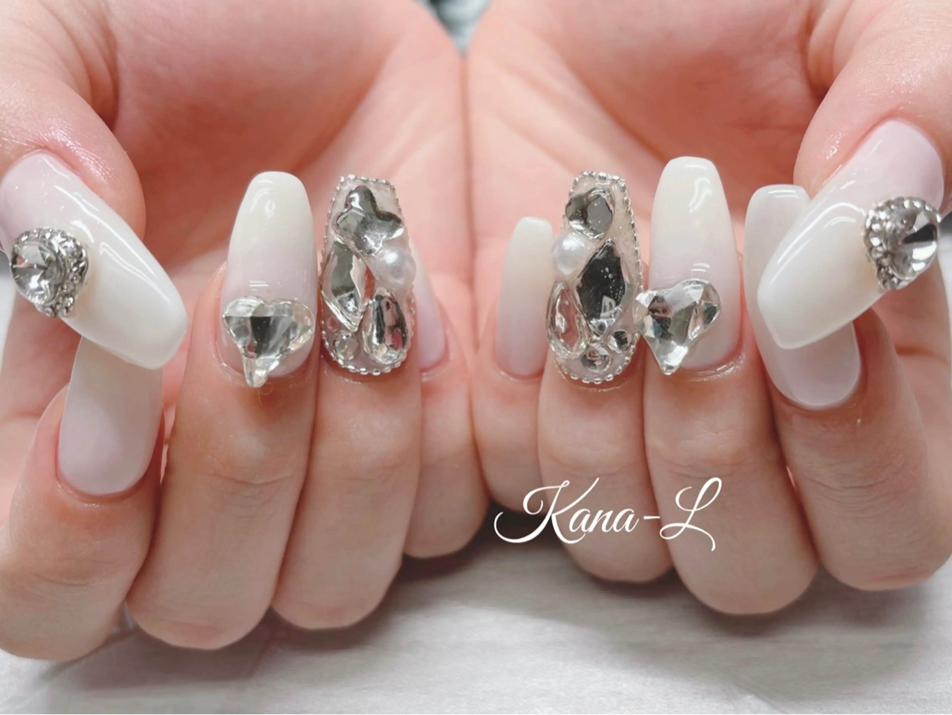 ネイル ジェルネイル ハート パラジェル ストーンネイル 芦辺 香奈のネイルデザイン