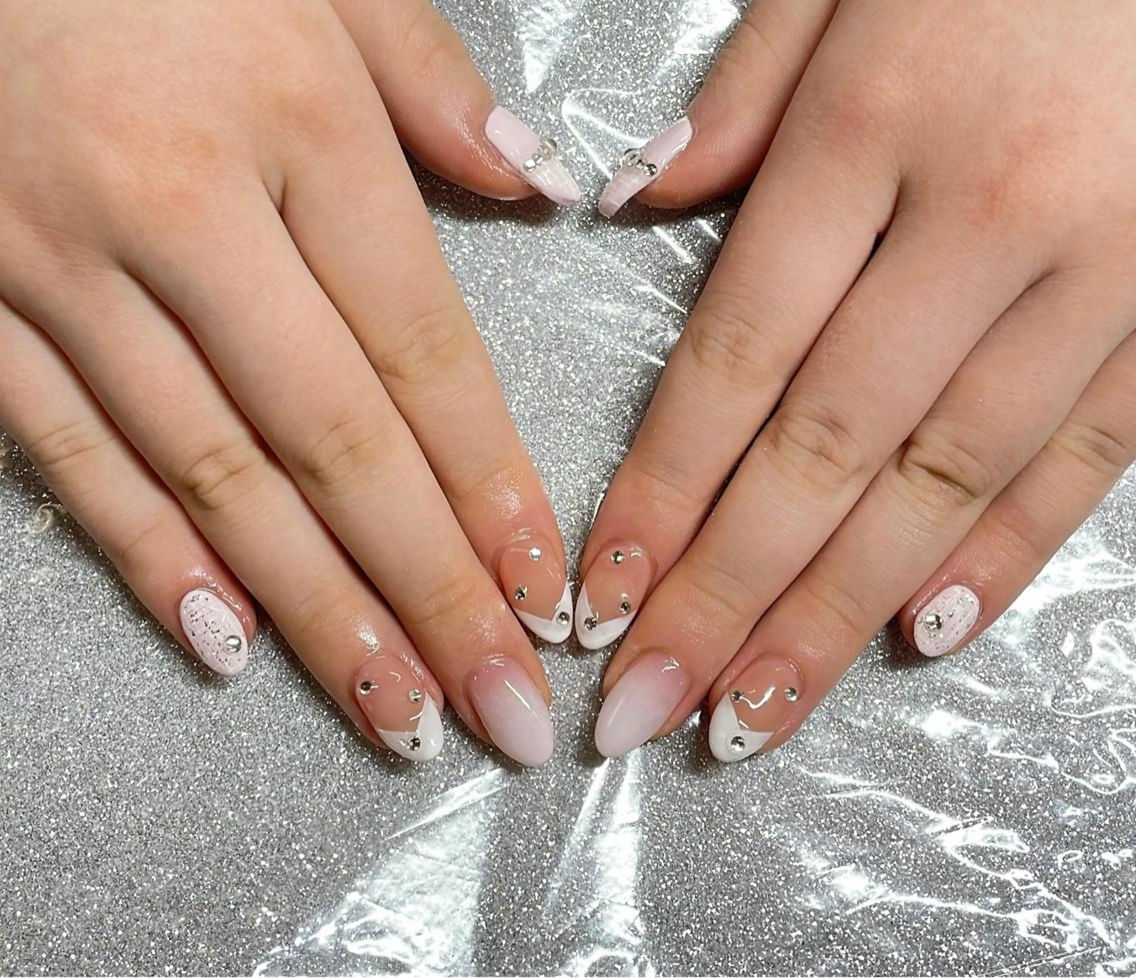 ネイル ハンドネイル VIERU 🌈🎀💖のネイルデザイン