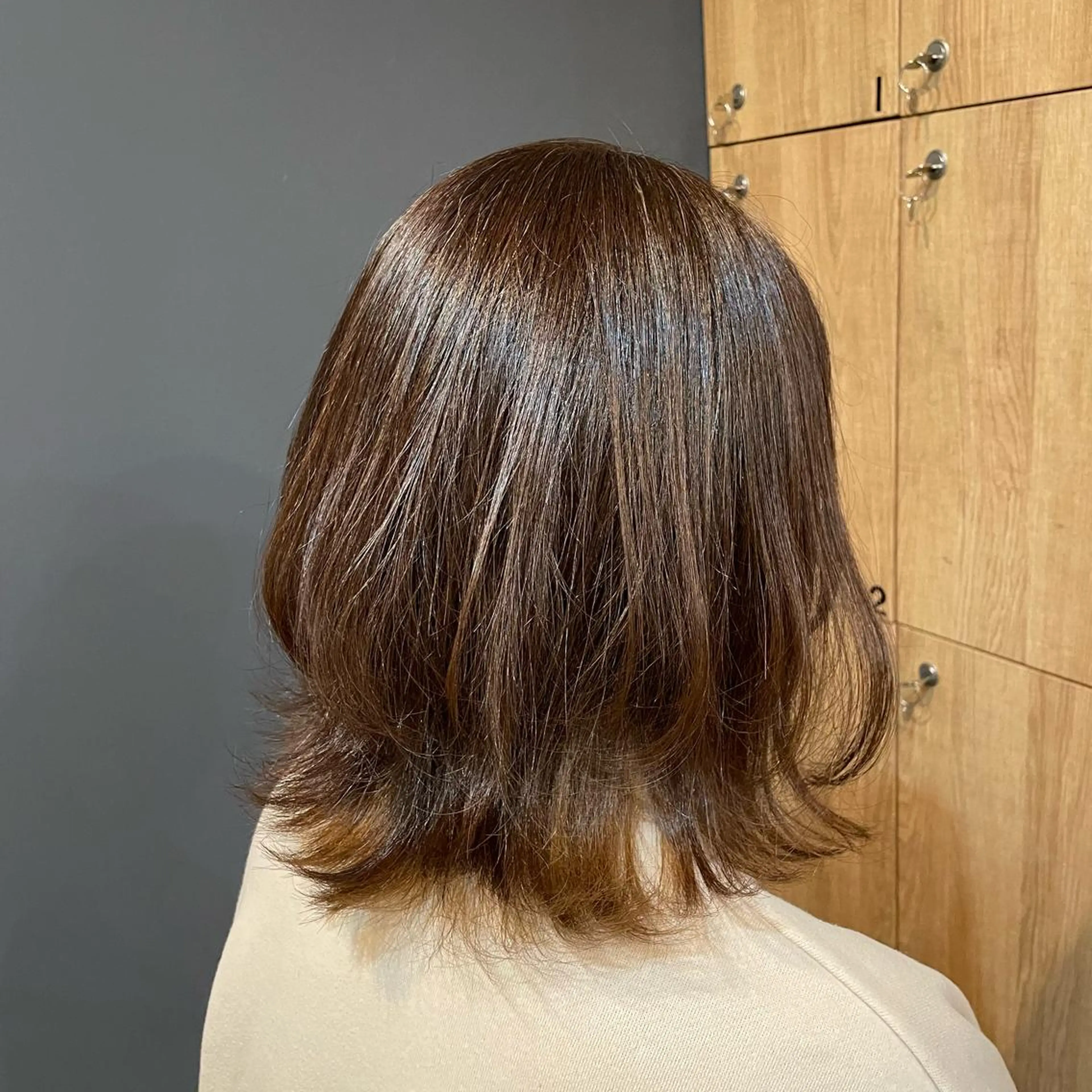 セミロング レイヤーカット 中島 真里奈のヘアスタイル