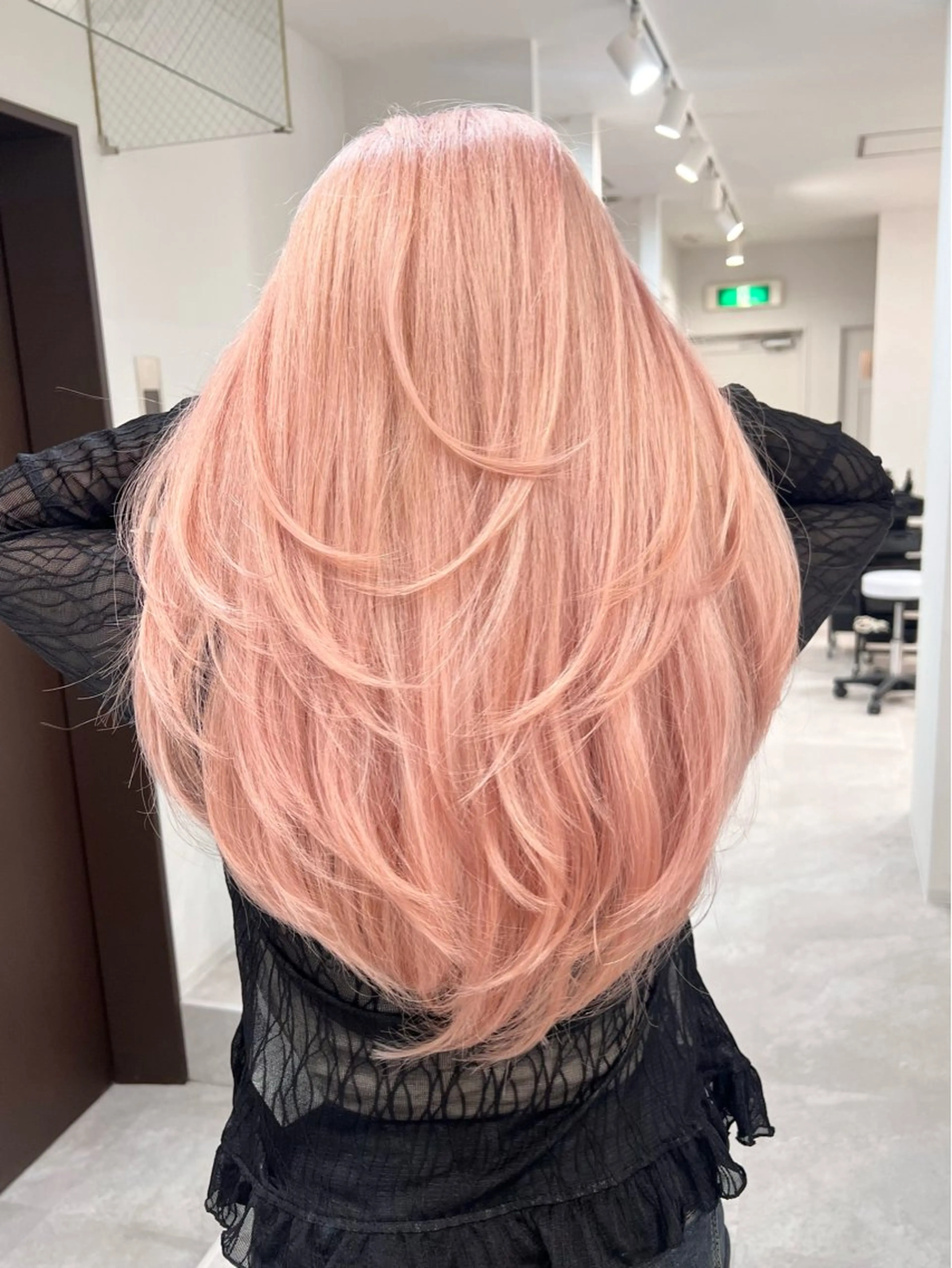 ロング カラー バレイヤージュ ブリーチ ケアブリーチ ダブルカラー ハイライトカラー ヘアカラー Via officialのヘアスタイル