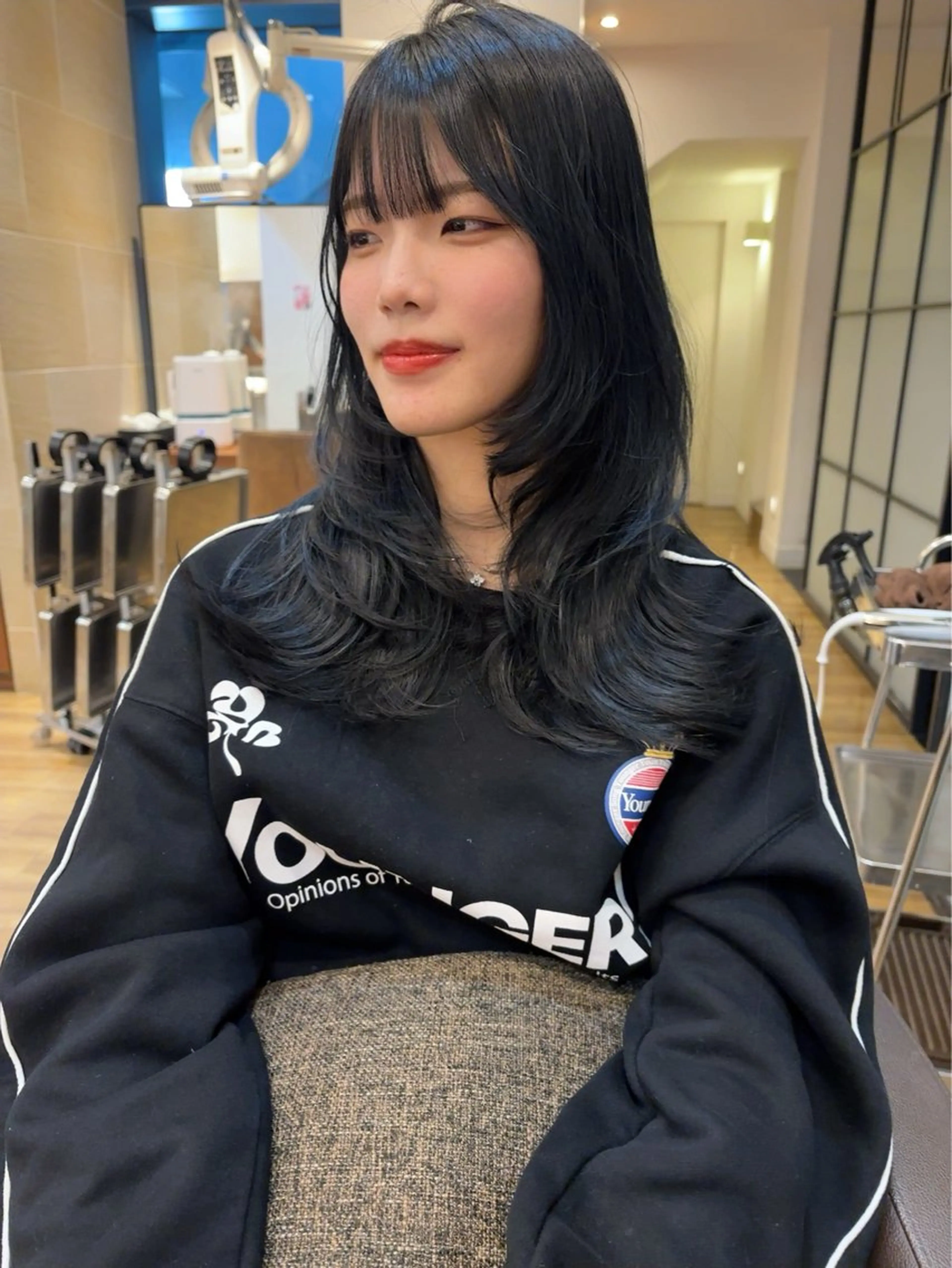 ロング カラー 黒髪 ブルーカラー ブルーブラック レイヤーカット カット ヘアカラー トリートメント レイヤーカット /透明感/千葉怜寿のヘアスタイル