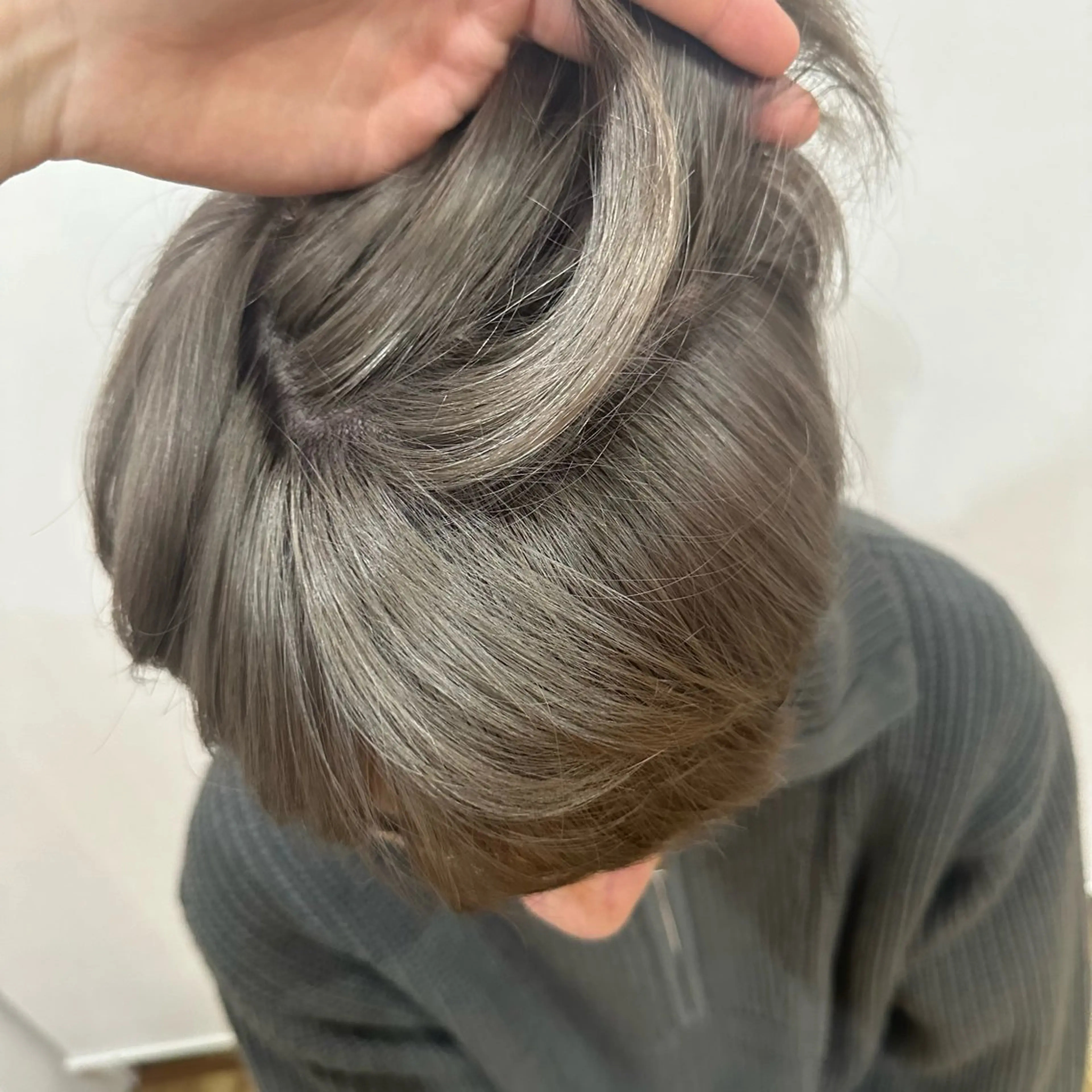 カラー ブリーチ グレージュ 大原 正寛のヘアスタイル