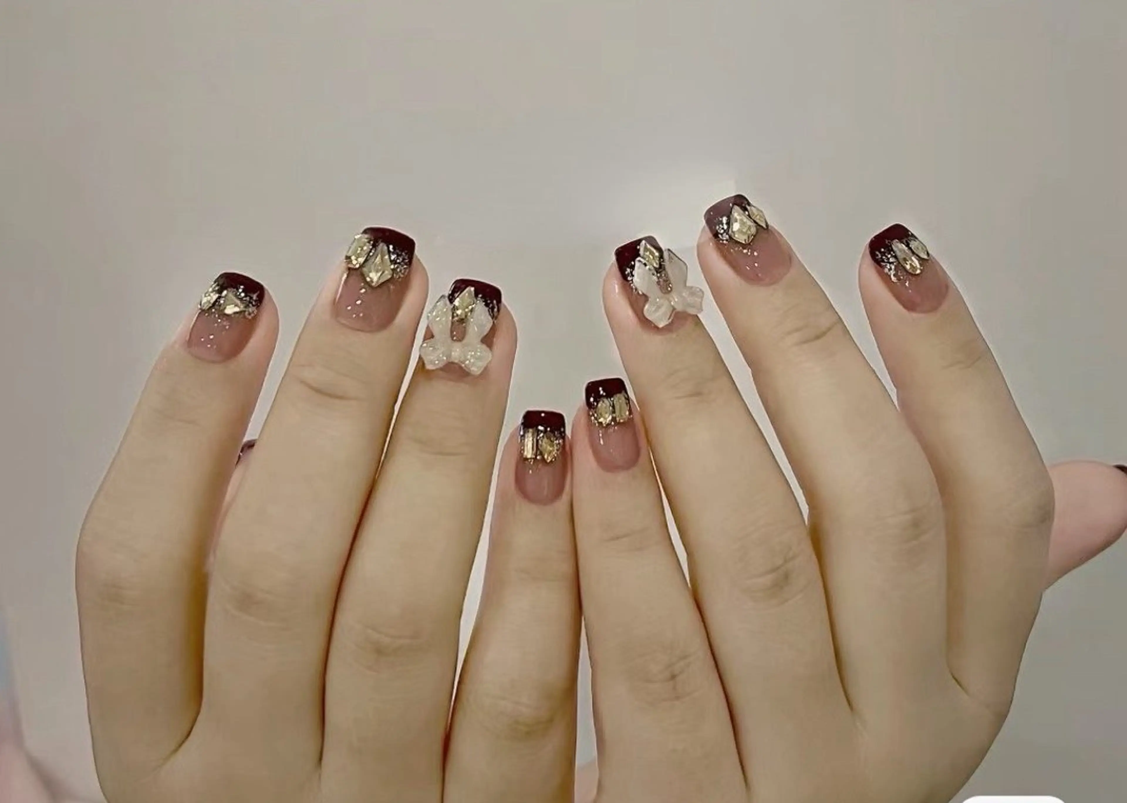 ネイル pink ladyサロン所属・べ にのネイルデザイン