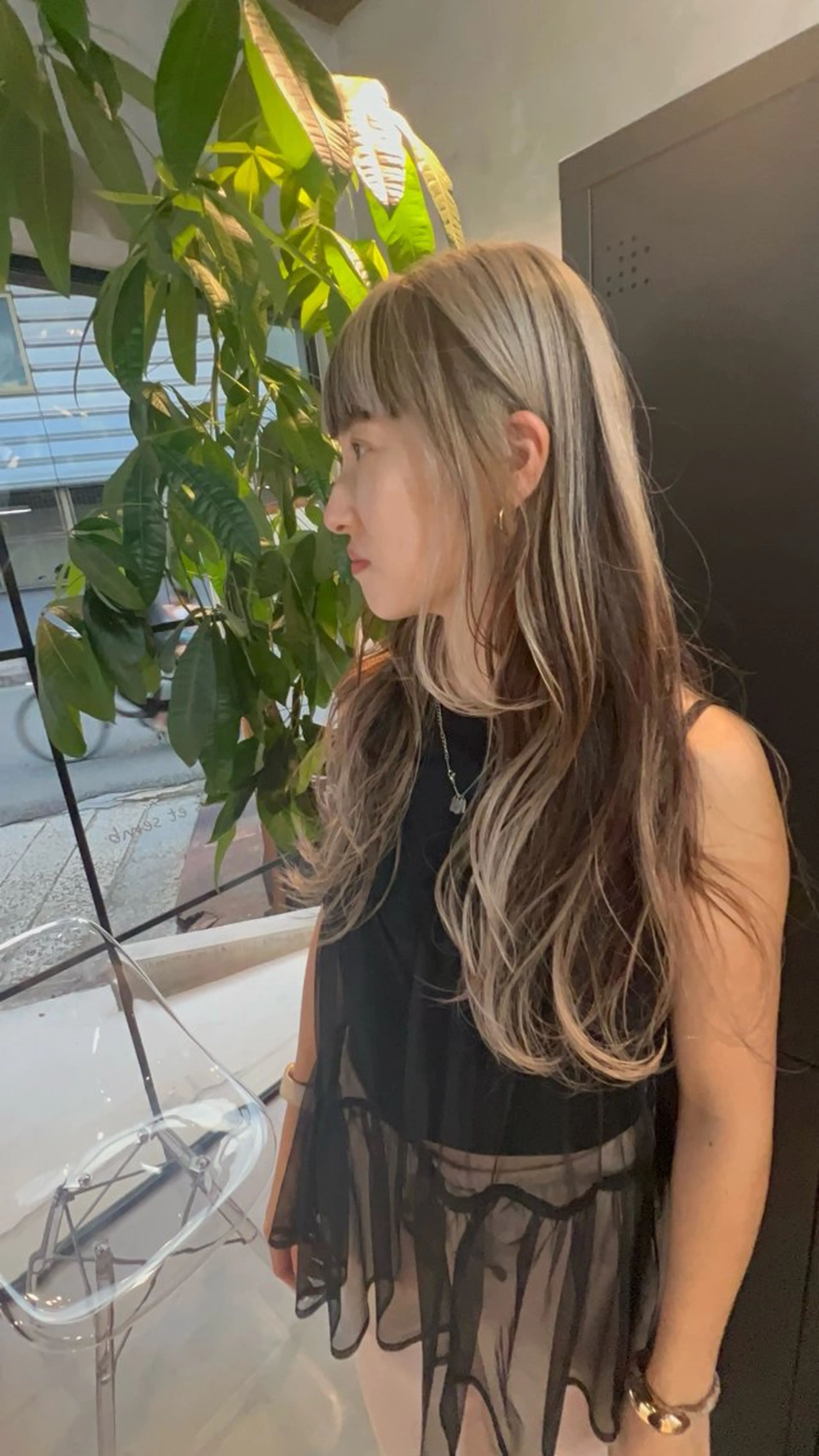 ロング motoトップカラー リスト/ブリーチカラのヘアスタイル