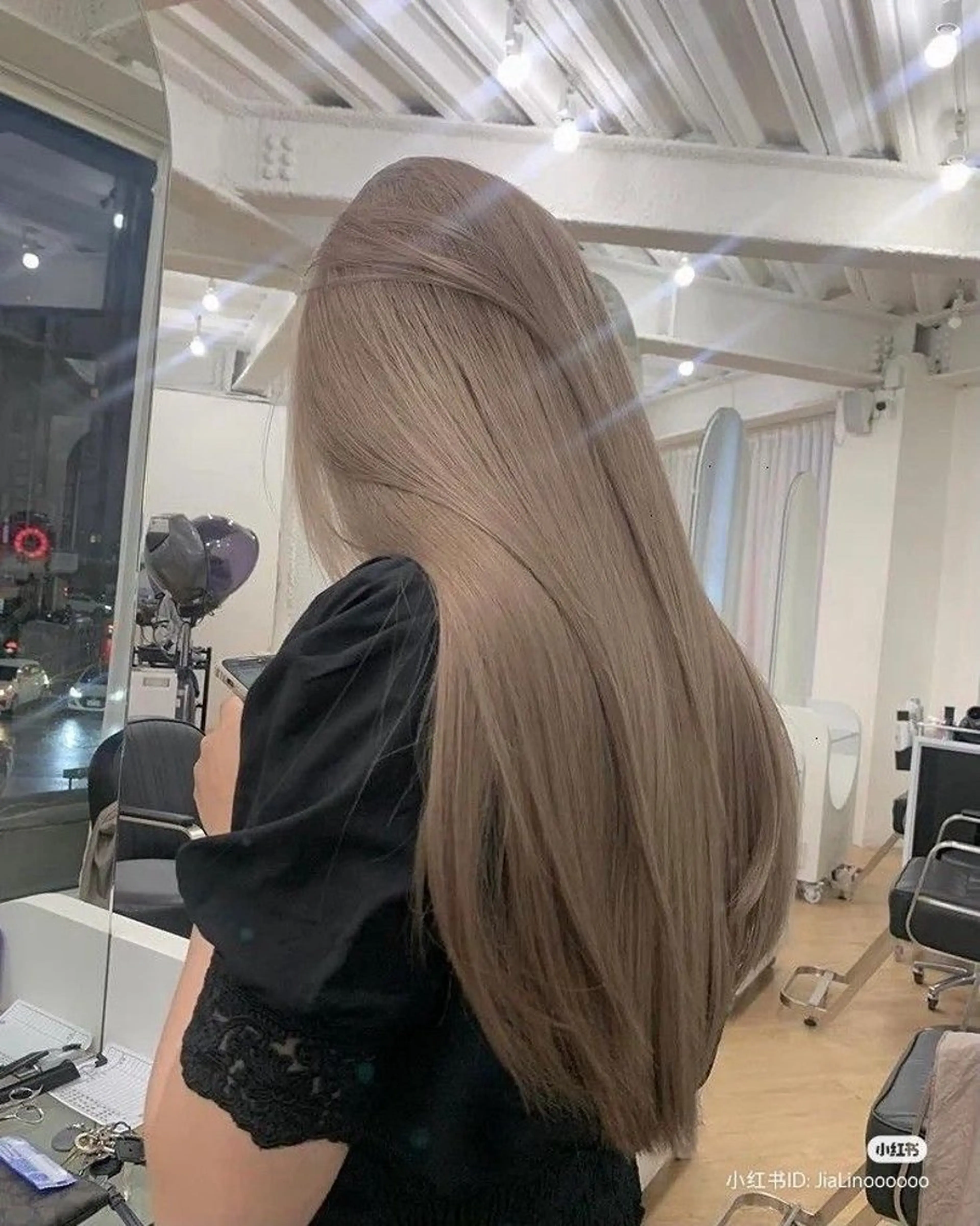 ロング カラー ベージュカラー ブリーチ 透明感カラー ダブルカラー ハイトーンカラー ナチュラルなヘア /ヨシダトモキのヘアスタイル