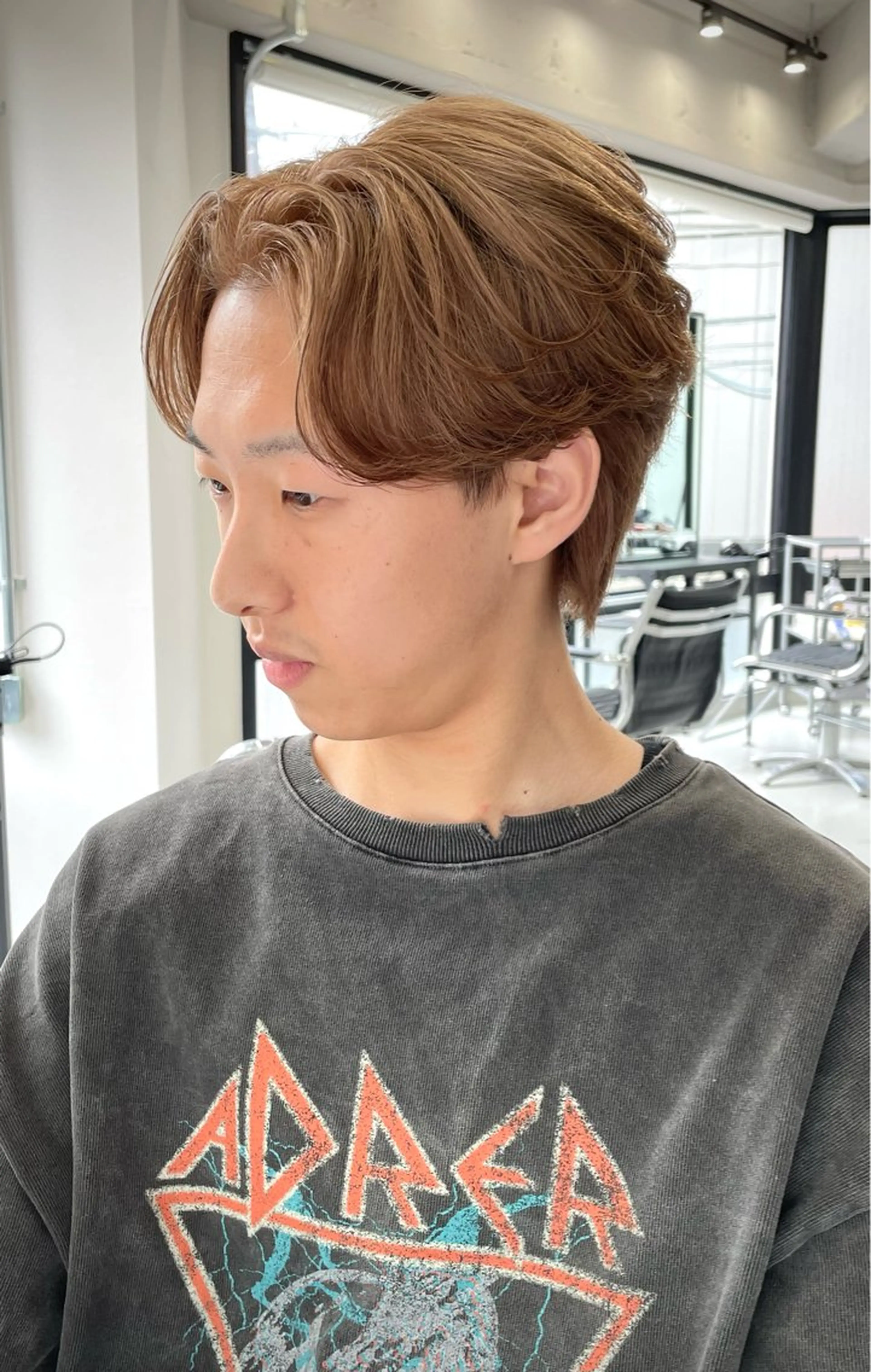 ミディアム カラー メンズ ベージュカラー ミルクティーベージュ sol by gisele所属・takumi/パーマ /バレイヤージュのヘアスタイル