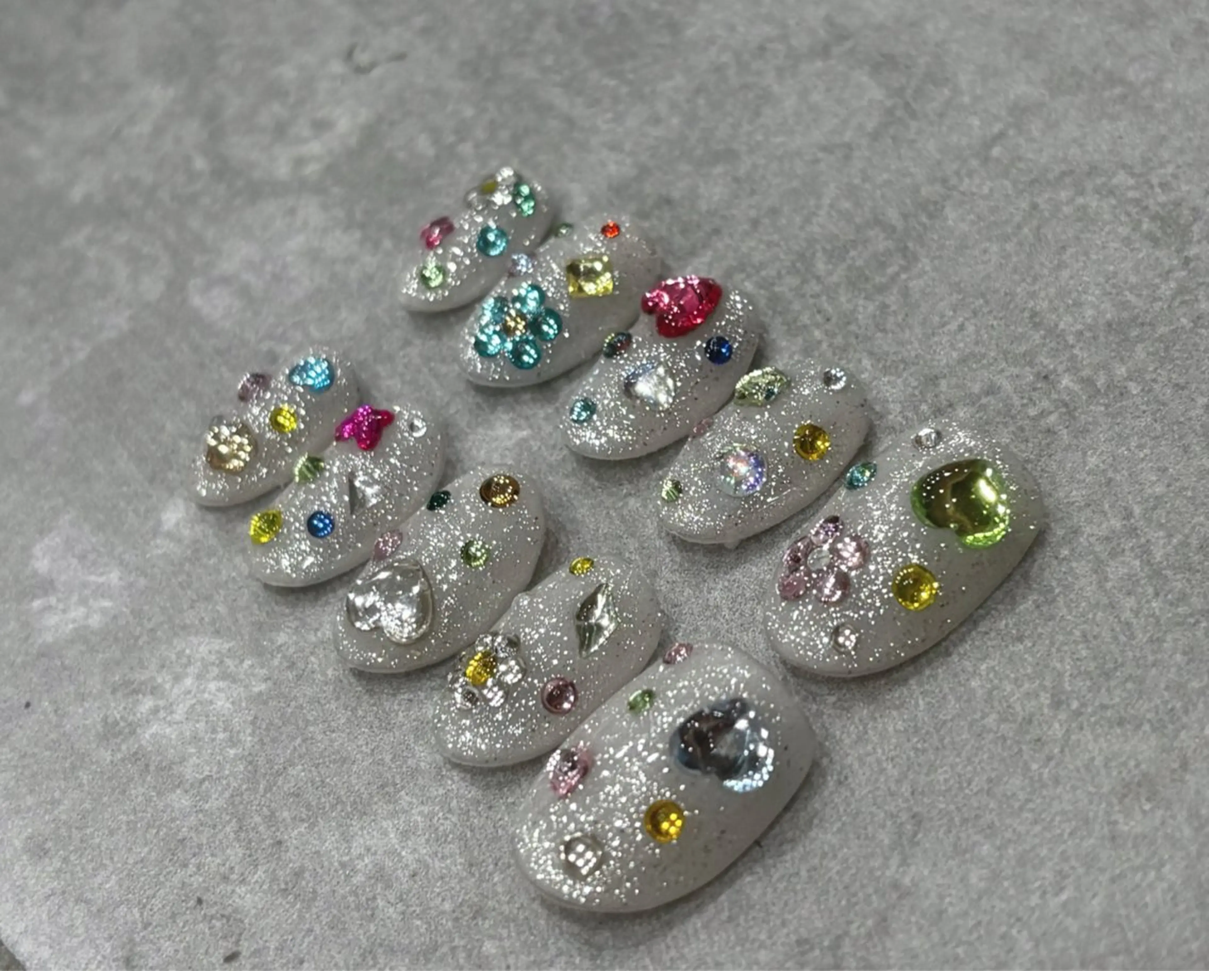 ネイル キラキラネイル ハンドネイル SHE所属・SHE adusaのネイルデザイン