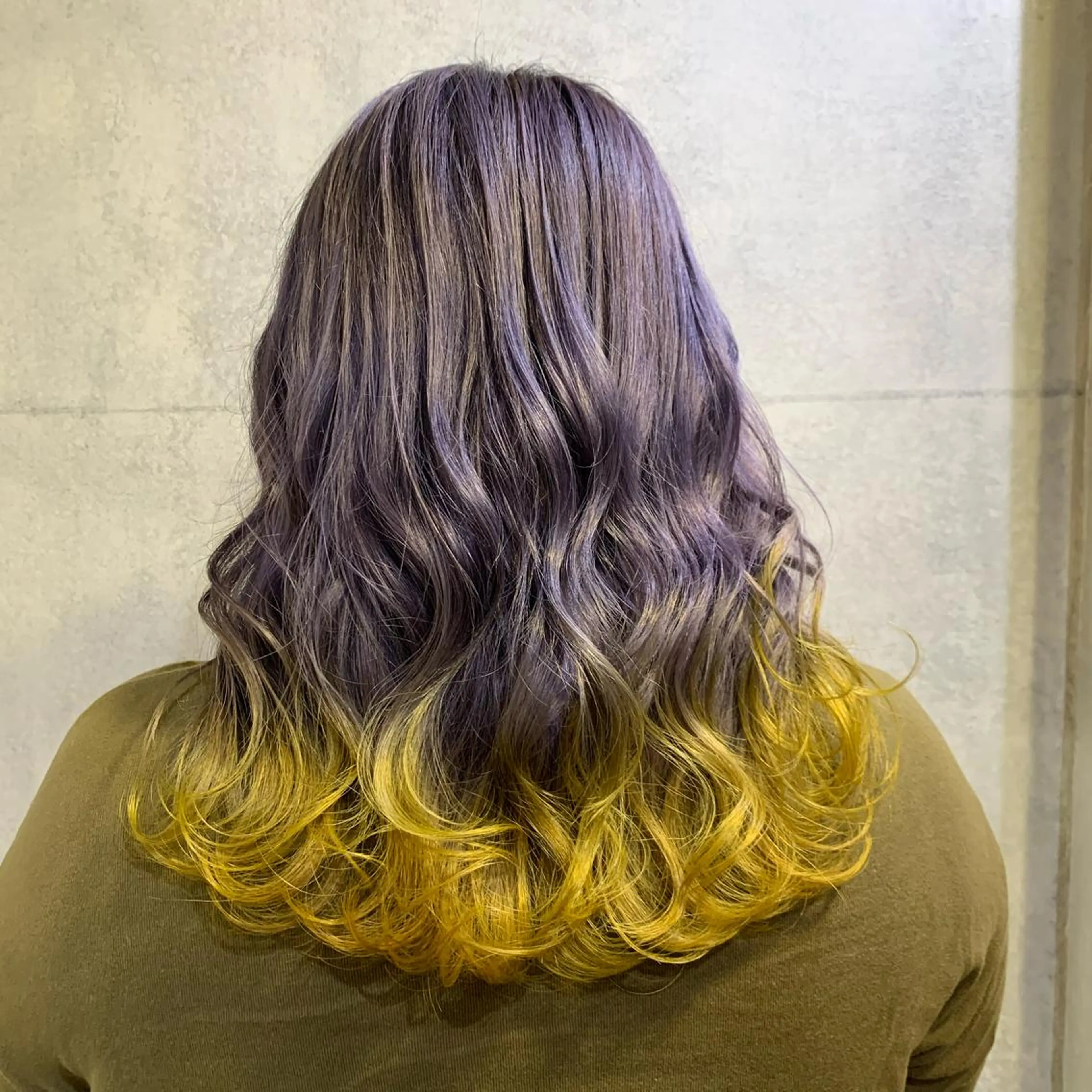 ミディアム カラー ヘアカラー 及川シゲル 髪質改善講師のヘアスタイル