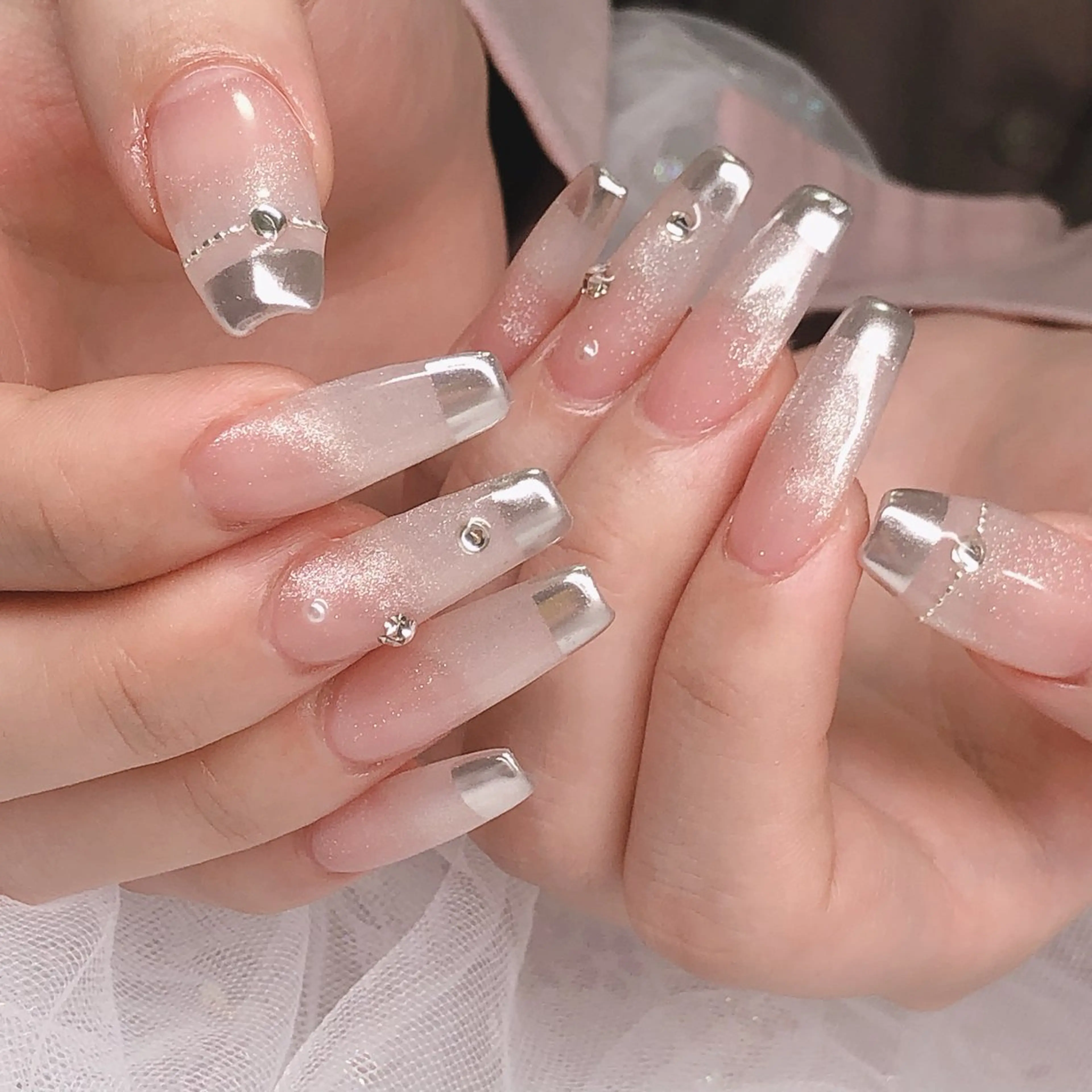 ロング ハンドネイル ハンドケア ハク キのネイルデザイン