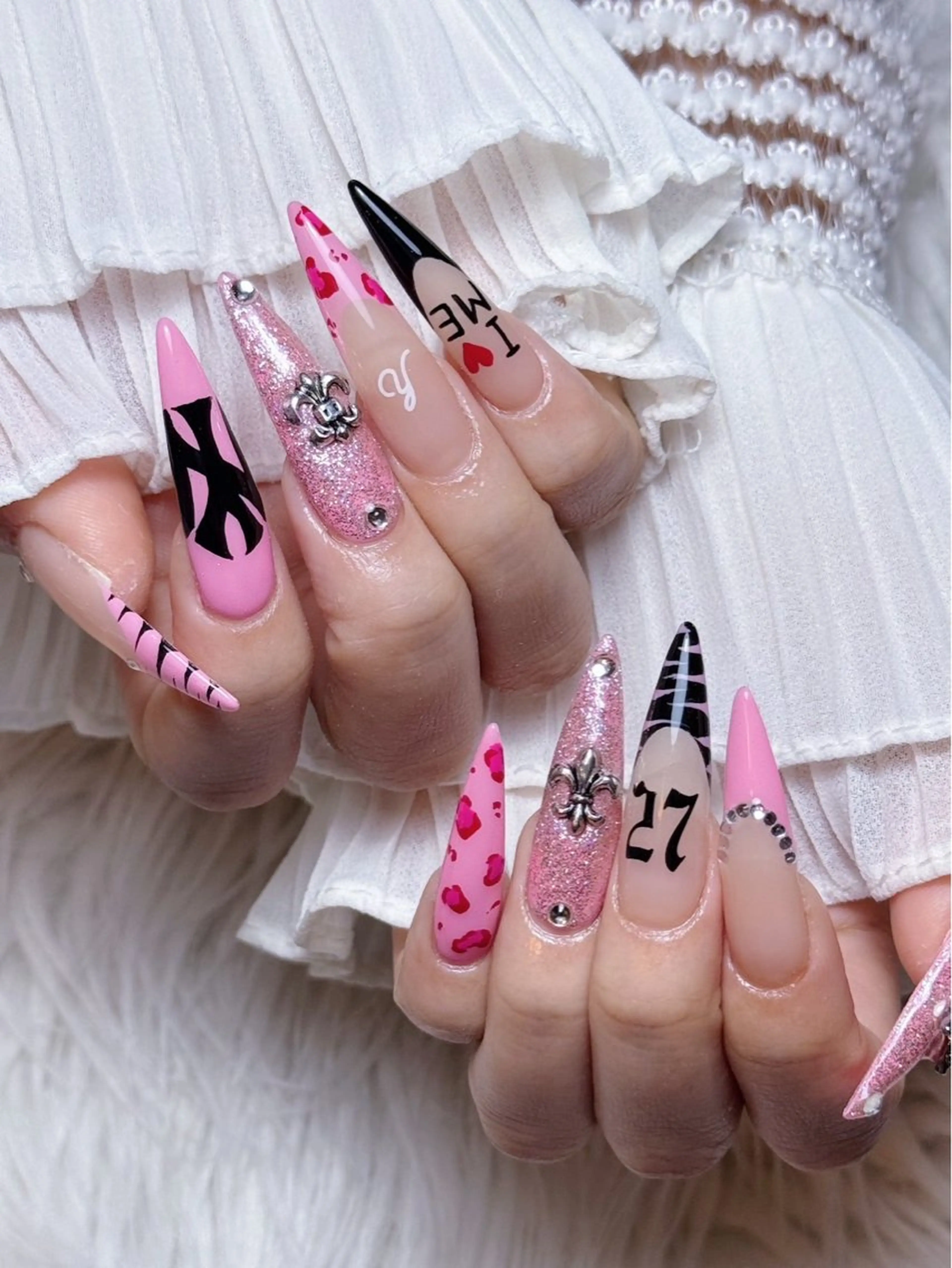ネイル アートネイル チークネイル 長さ出し フラワーネイル フレンチネイル ハンドネイル NEW NAIL 池袋のネイルデザイン