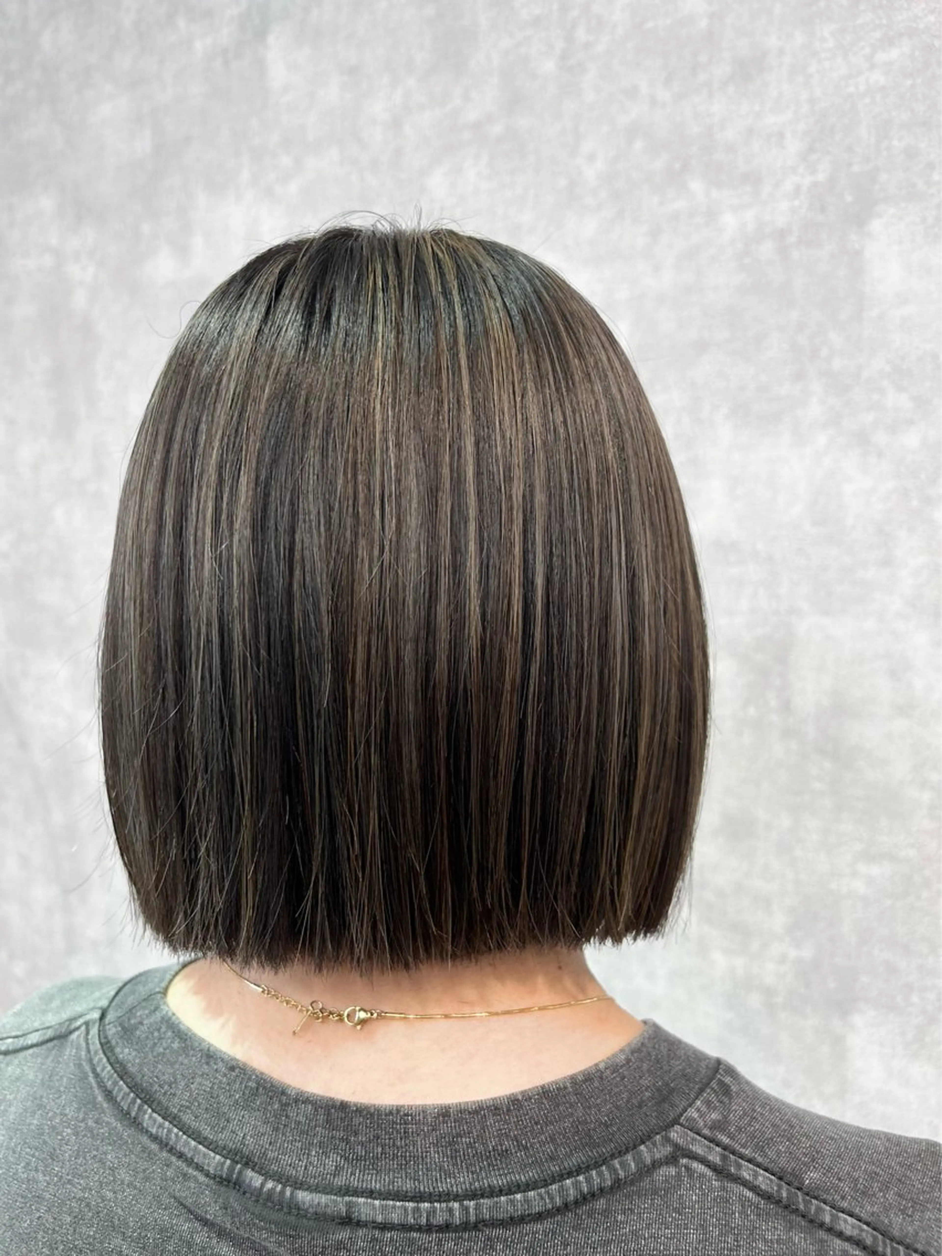 ミディアム カラー 切りっぱなしボブ デザインカラー ハイライトカラー ボブ ハイライト カット ヘアカラー トリートメント 大人かわいい💎ツヤ ✧亜美︎✧我孫子のヘアスタイル