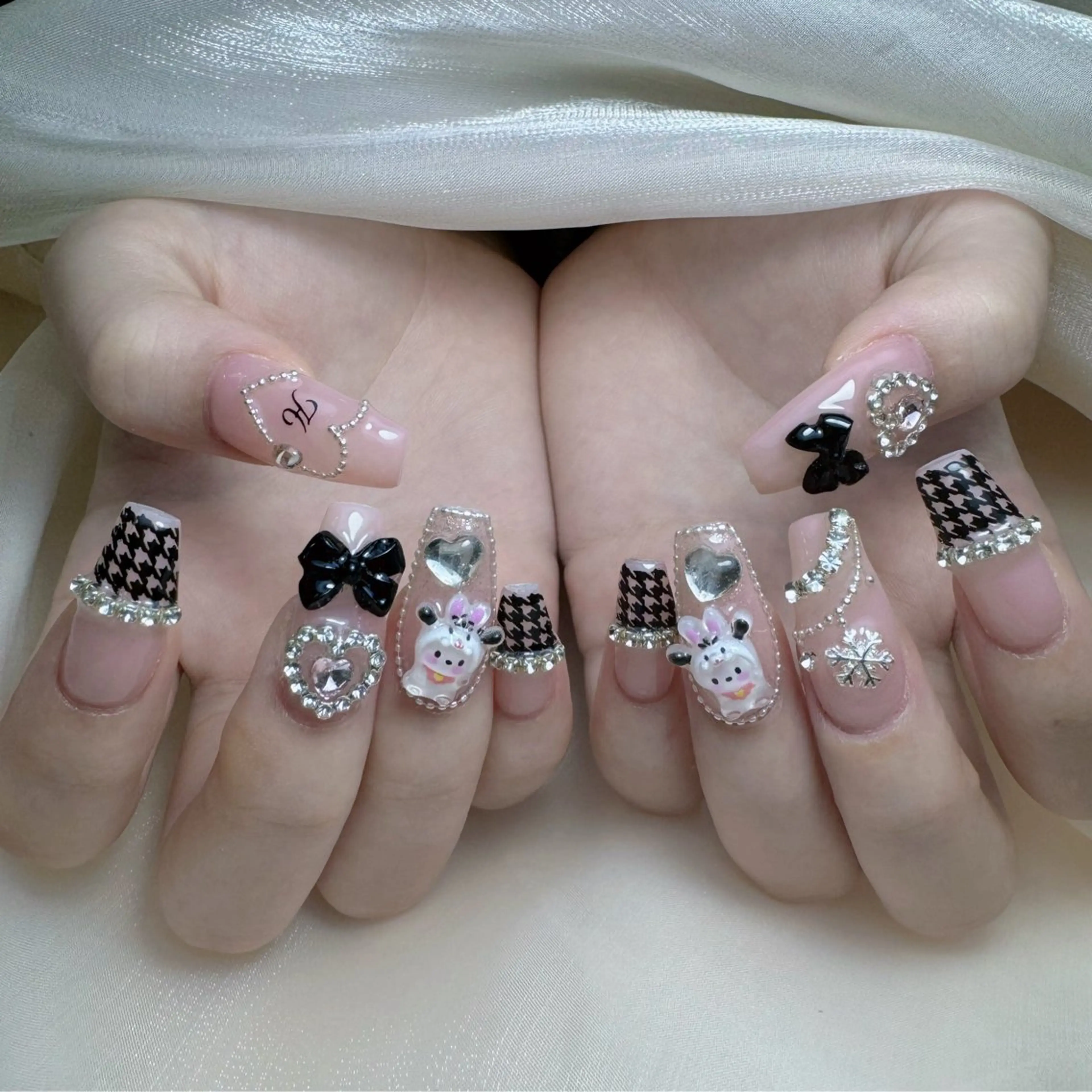 ネイル チークネイル ガーリー キラキラネイル 韓国ネイル リボン ハンドネイル NailPrincess所属・princess スカルプ専門店のネイルデザイン