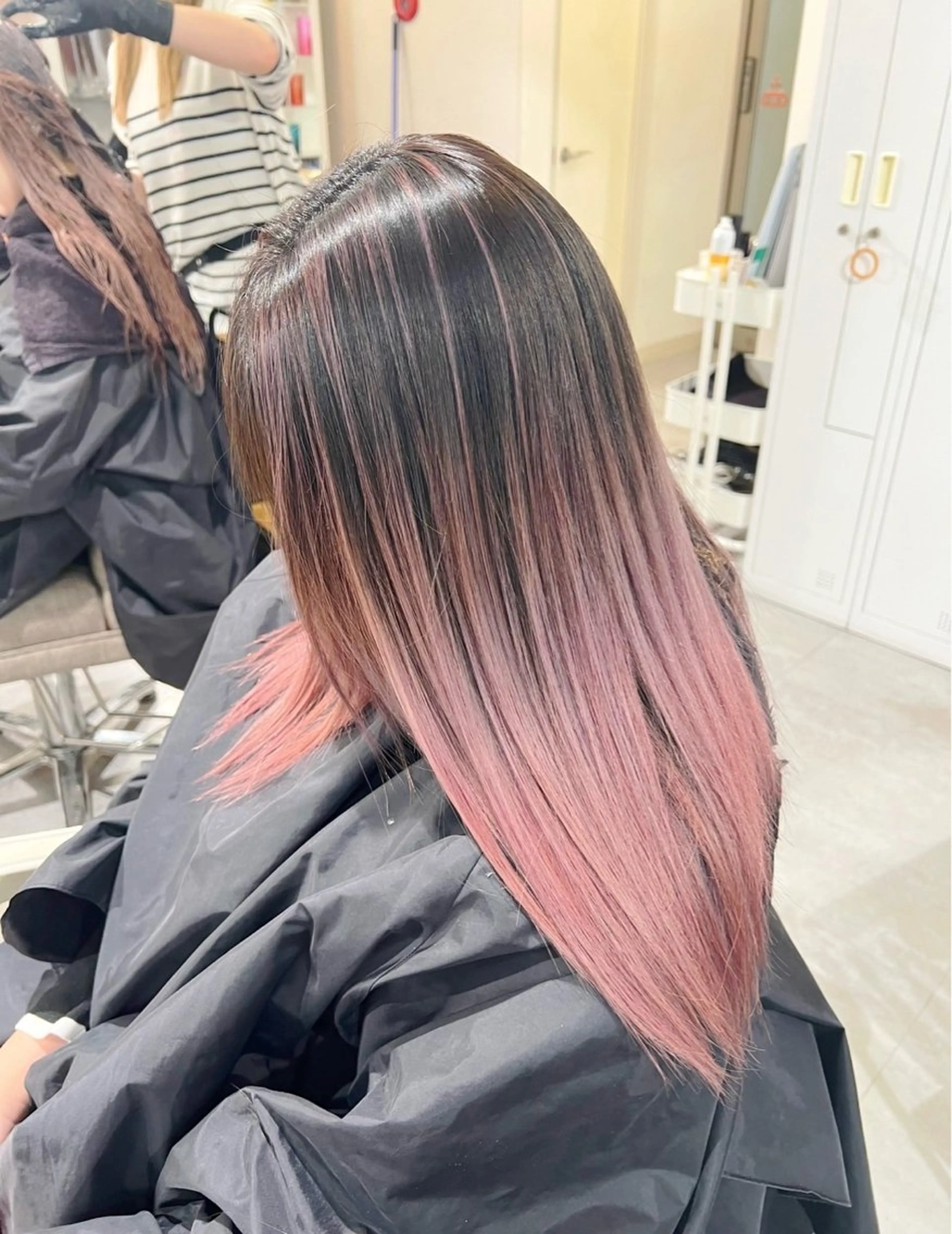セミロング カラー バレイヤージュ ベージュカラー ピンクカラー ピンクベージュ レイヤーカット ヘアカラー トリートメント ROBIN所属・指名数No.1 /NAOYAのヘアスタイル