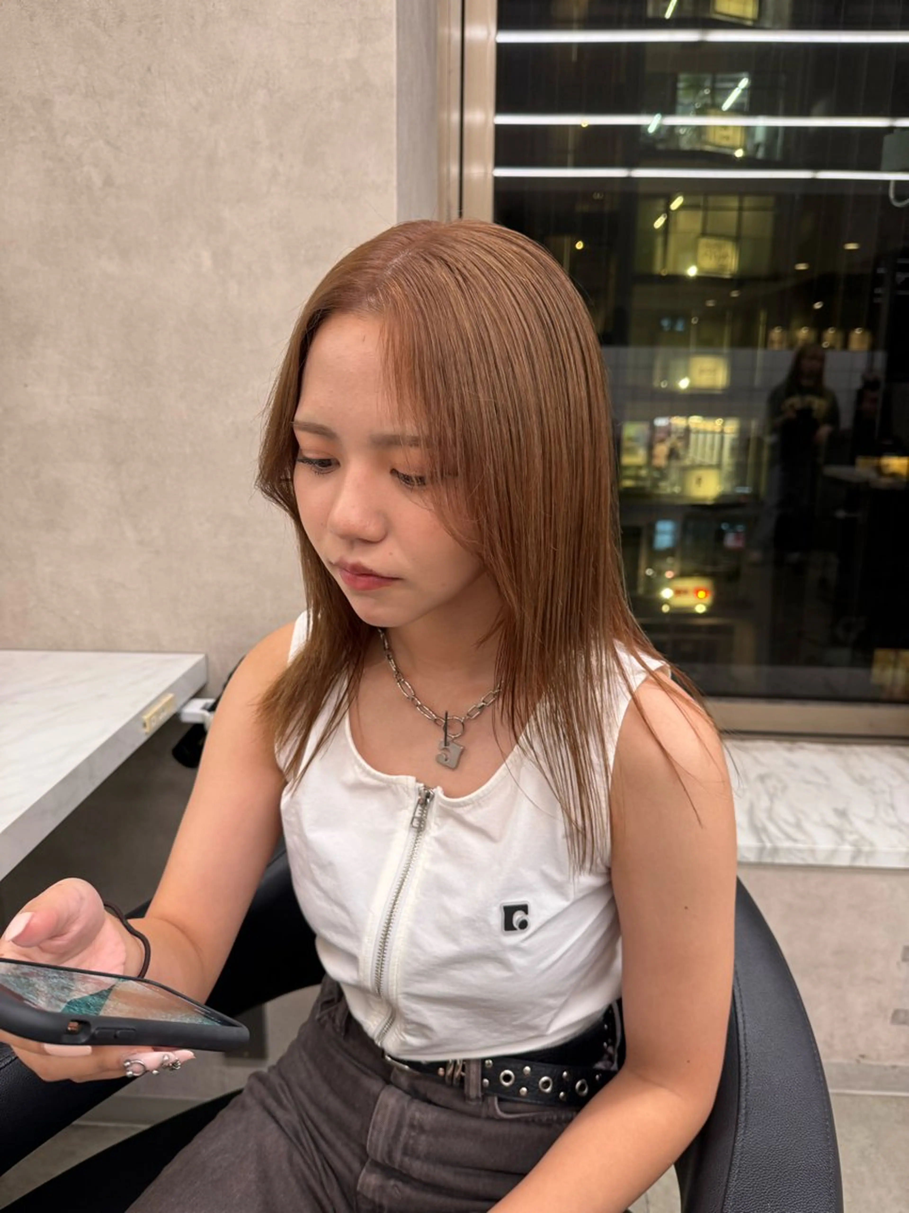 ミディアム カラー ヘアアレンジ ベージュカラー ミルクティーベージュ ヘアカラー パーマ トリートメント ヘッドスパ ヘアセット 顔まわりカット の達人のヘアスタイル