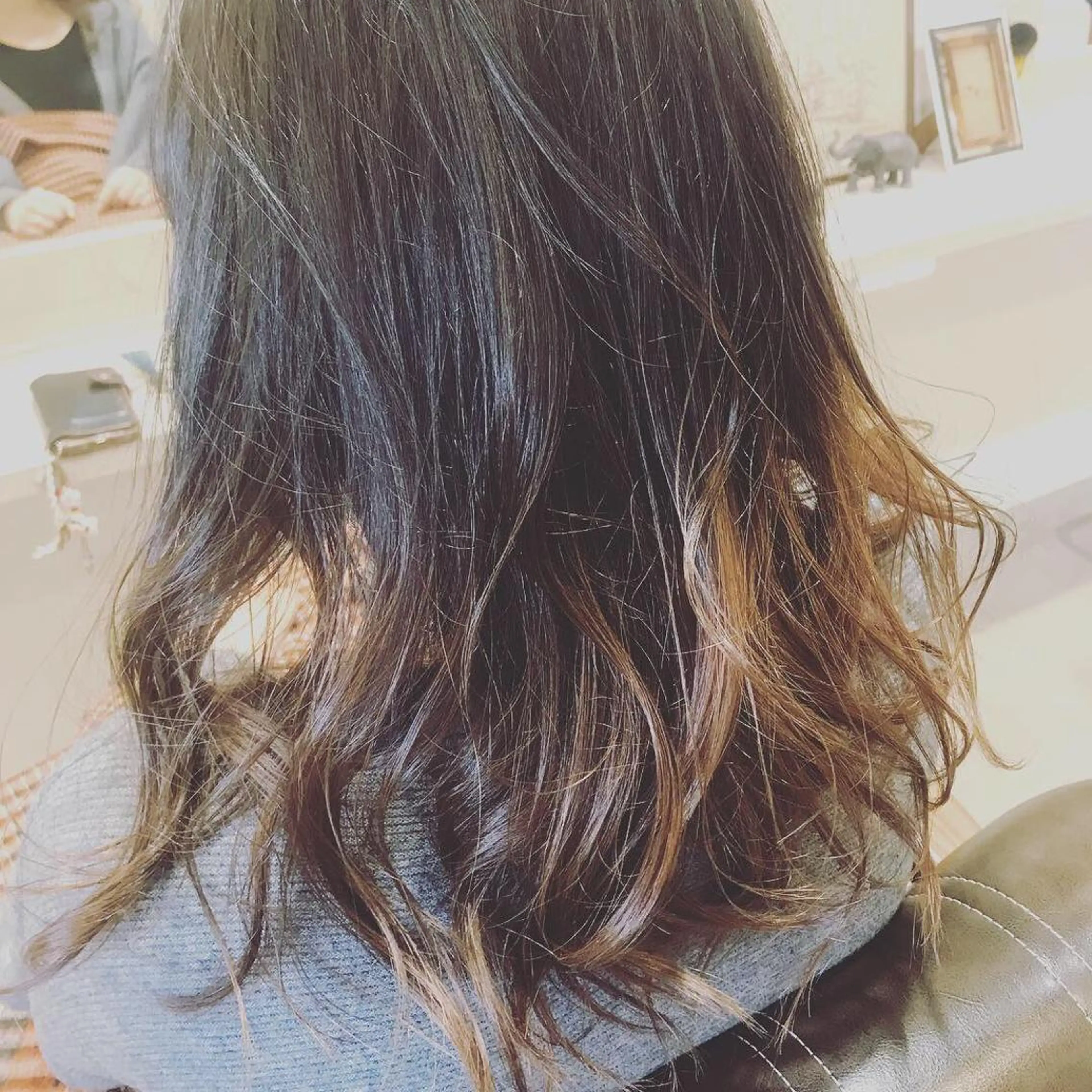 ロング カラー ブリーチ グラデーションカラー ブリーチなしカラー ヘアカラー トリートメント Lamp所属・ショート／透明感 カラー加治竜汰💡のヘアスタイル