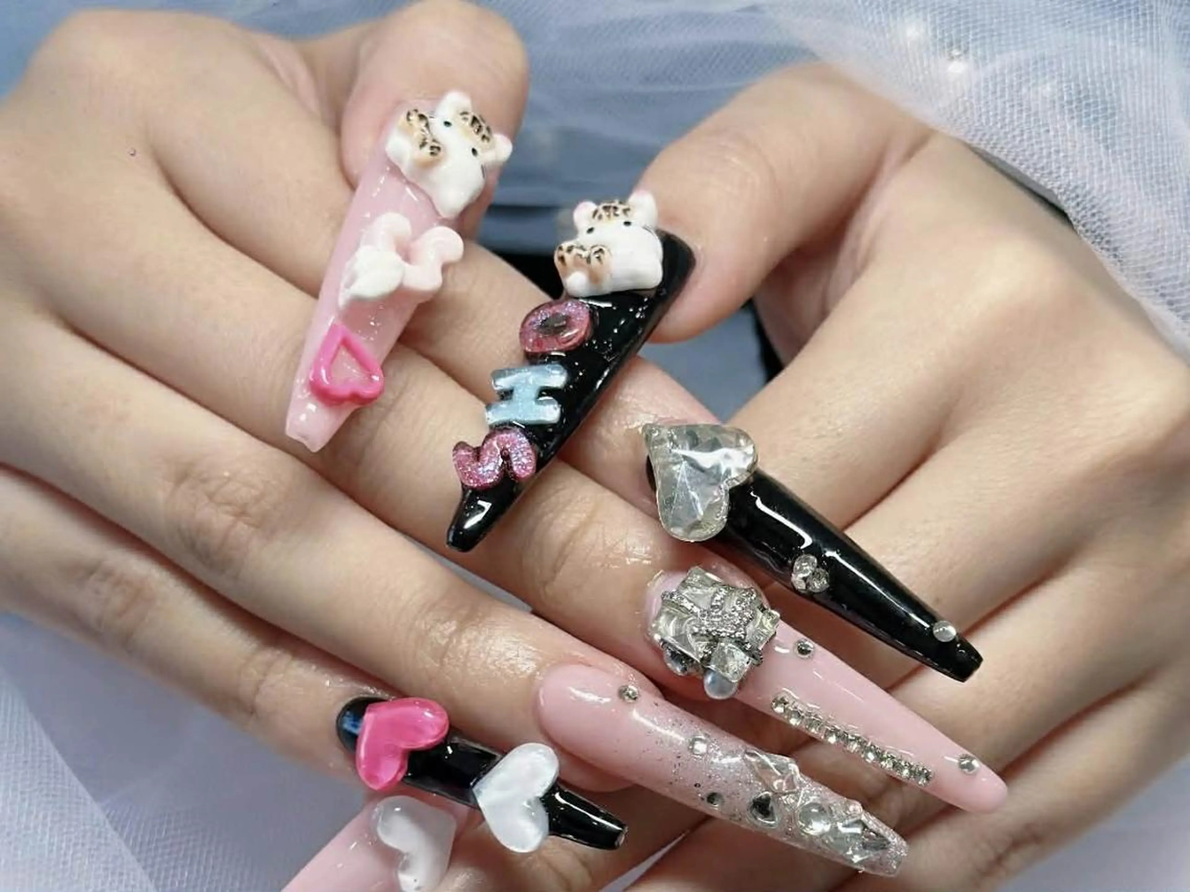 ロング 韓国風ヘア ハンドネイル Bling Salonのネイルデザイン