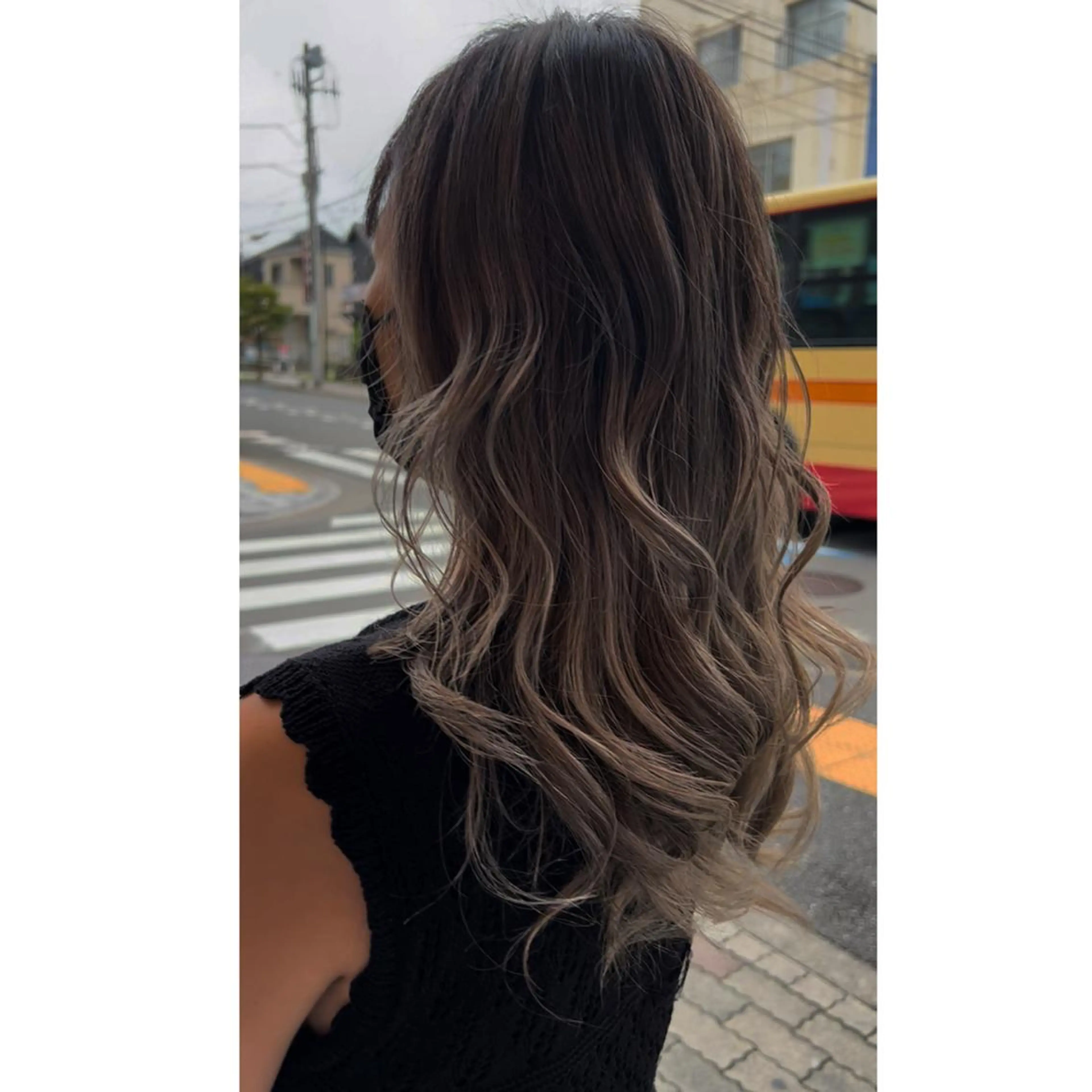 ロング レイヤーカット ヘアカラー ハイトーン/ ダブルカラー/透明感のヘアスタイル