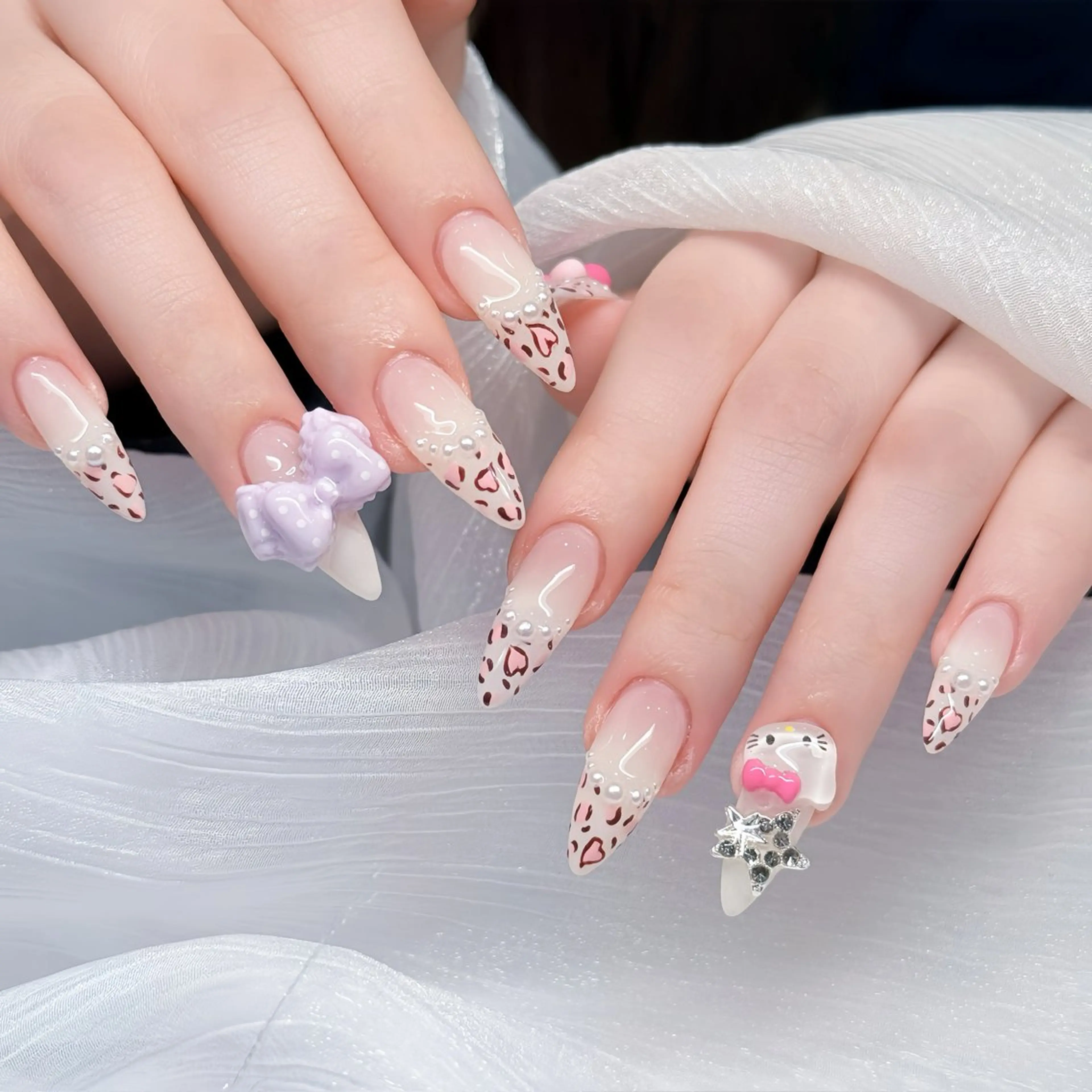 ネイル オーロラネイル ブルー チークネイル フットネイル フレンチネイル ハンドネイル JAN 168 池袋のネイルデザイン