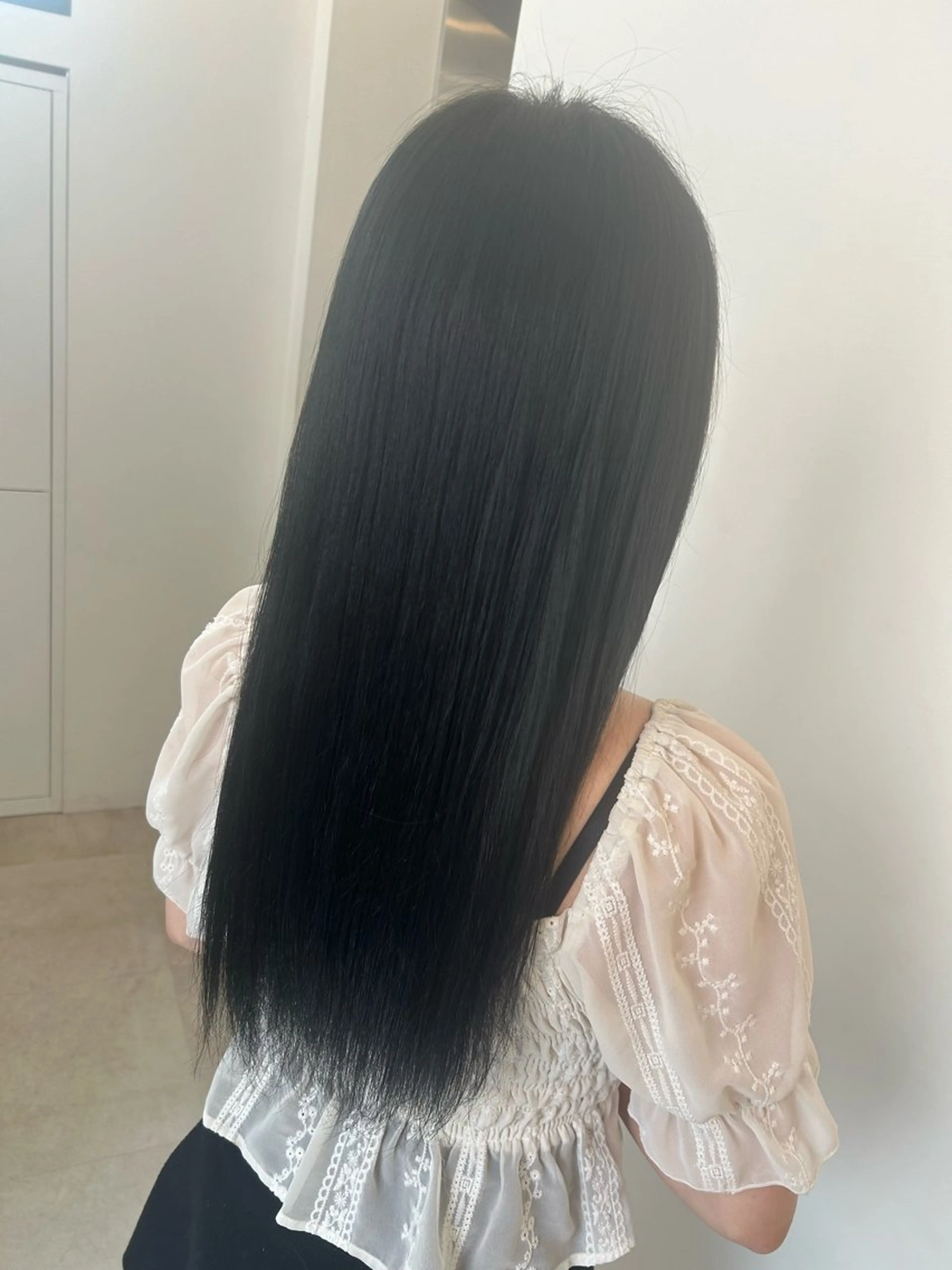 『ミニモ学割U24応援メニュー📣📣』残留しないブラックカラー➕顔周りカット✂️➕ベーストリートメント🫧の写真