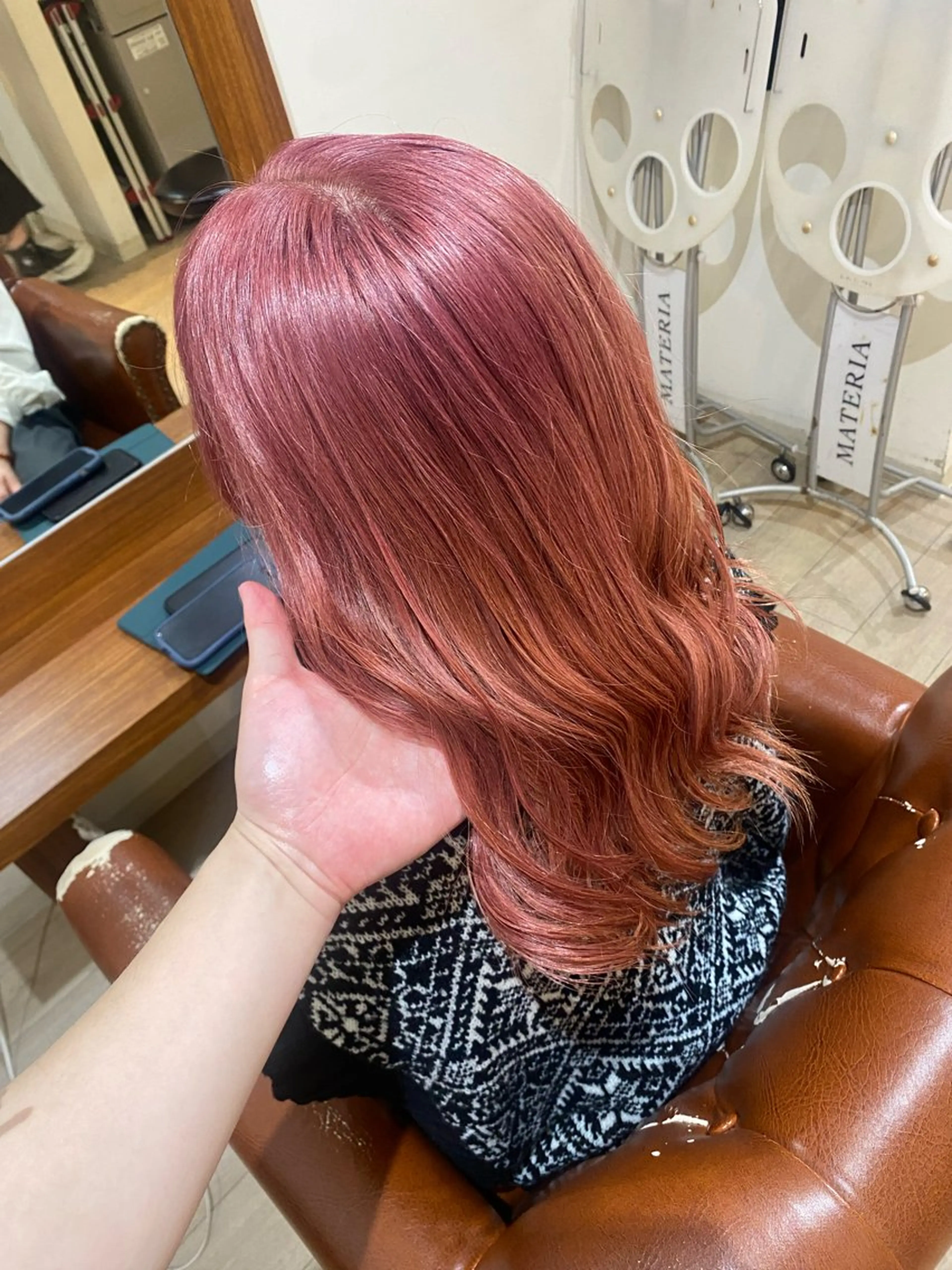 セミロング カラー ブリーチ ピンクカラー ピンクパープル パープルカラー 縮毛矯正とレイヤー /杉村凜汰郎のヘアスタイル