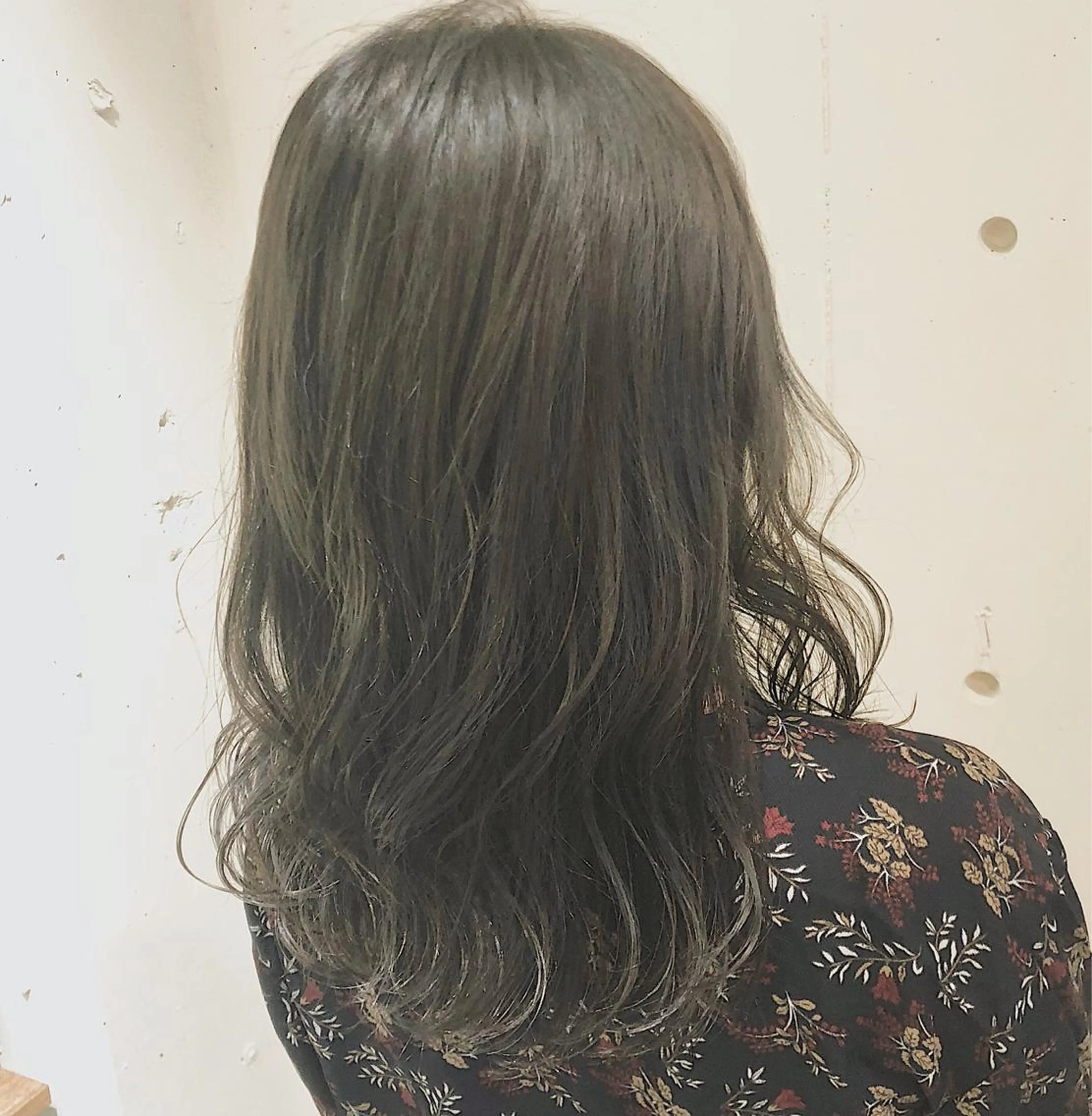 ミディアム カラー パーマ ヘアアレンジ ケアカラー 透明感カラー ハイライトカラー ハイトーンカラー ハイライト カット ヘアカラー トリートメント ヘッドスパ 【ツヤ髪美容師】 ツダケイスケのヘアスタイル