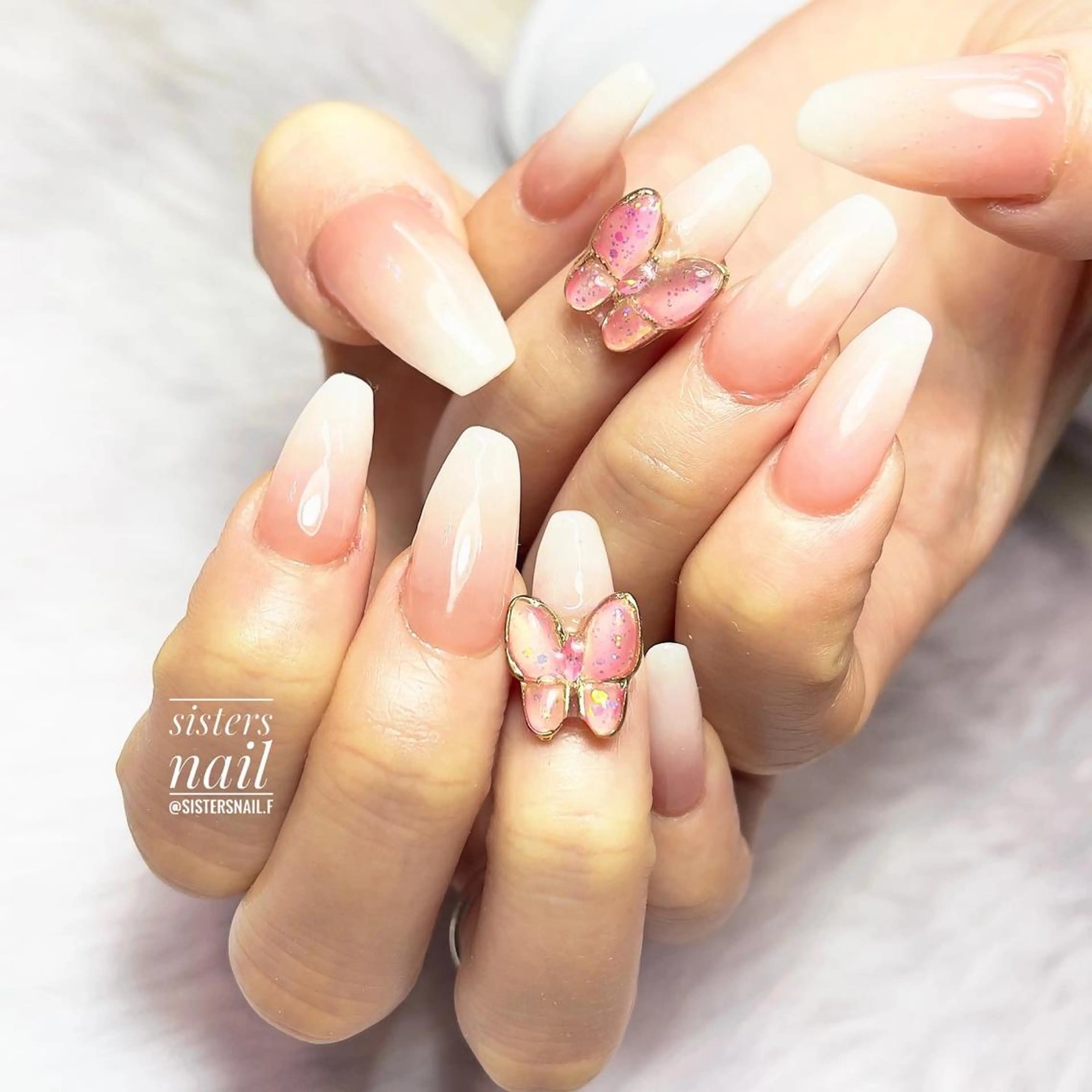 ネイル アートネイル 成人式 長さ出し グラデーション キラキラネイル sisters nail.fのネイルデザイン