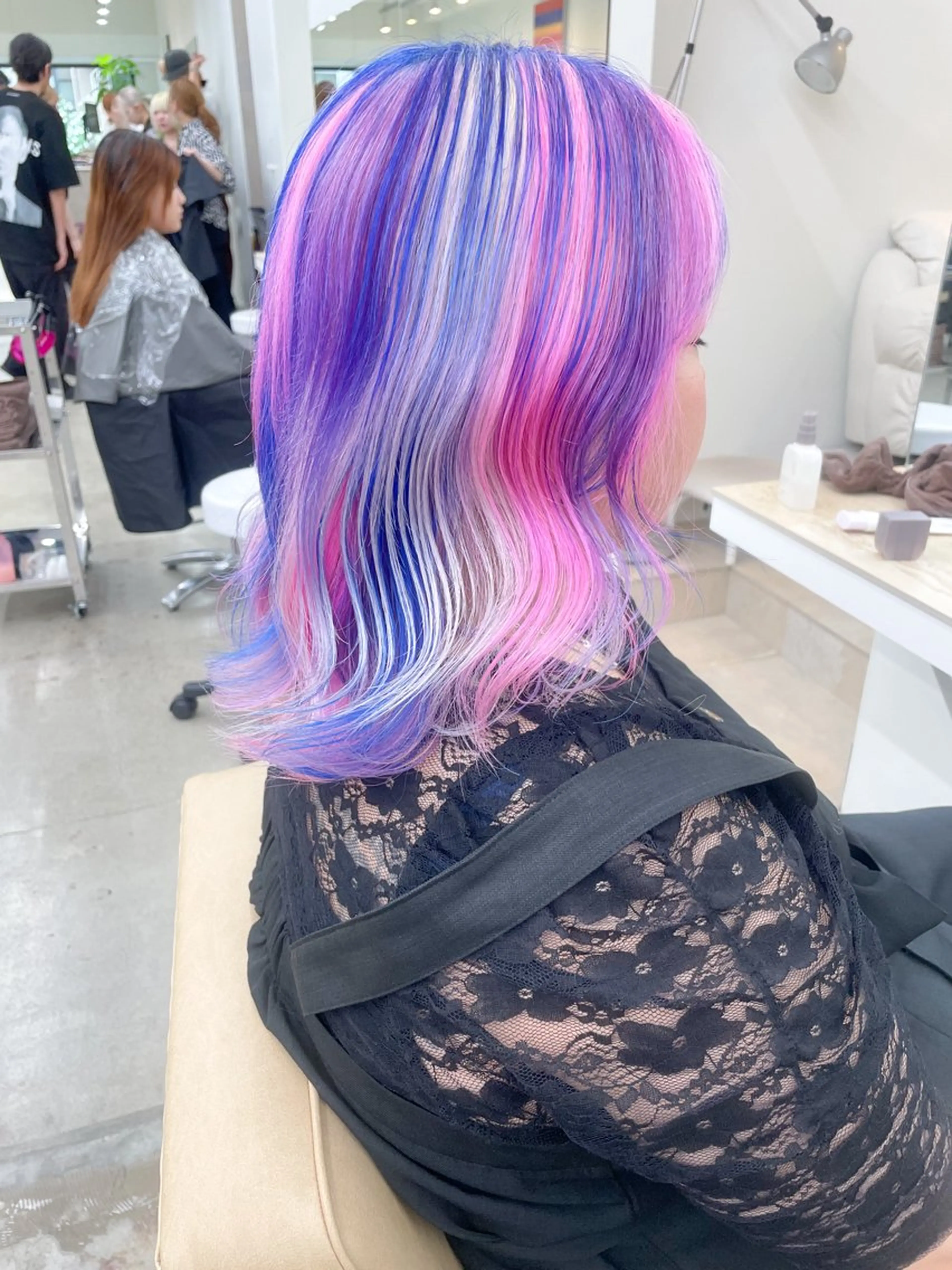 ミディアム カラー ブリーチ ケアブリーチ デザインカラー ハイトーンカラー ユニコーンカラー ヘアカラー トリートメント ハイトーン/レイヤー /ケアブリーチ石川治のヘアスタイル