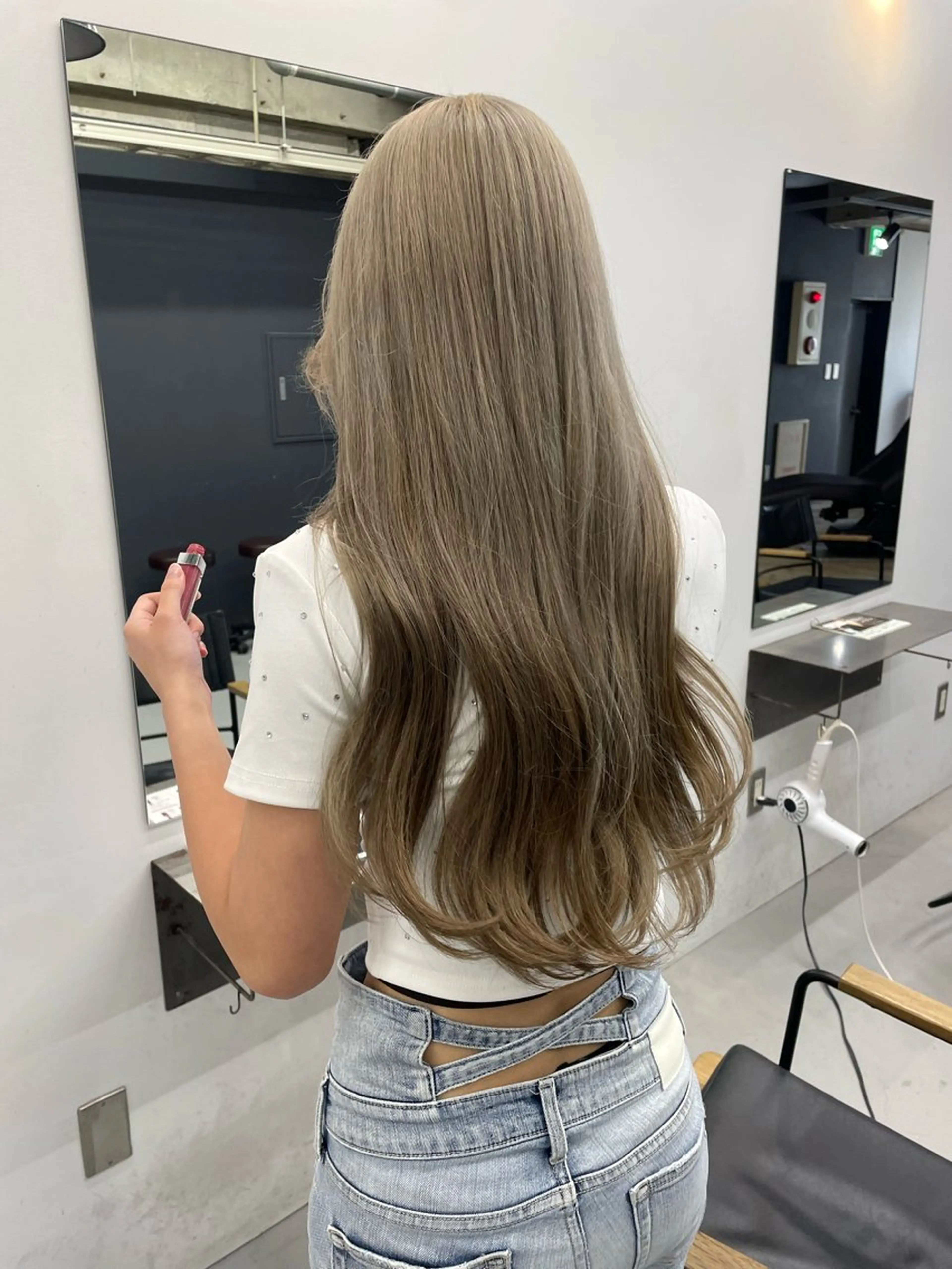 ロング カラー グレージュ ヘアカラー トリートメント カットモデル/ ハイトーン/ゆうあのヘアスタイル