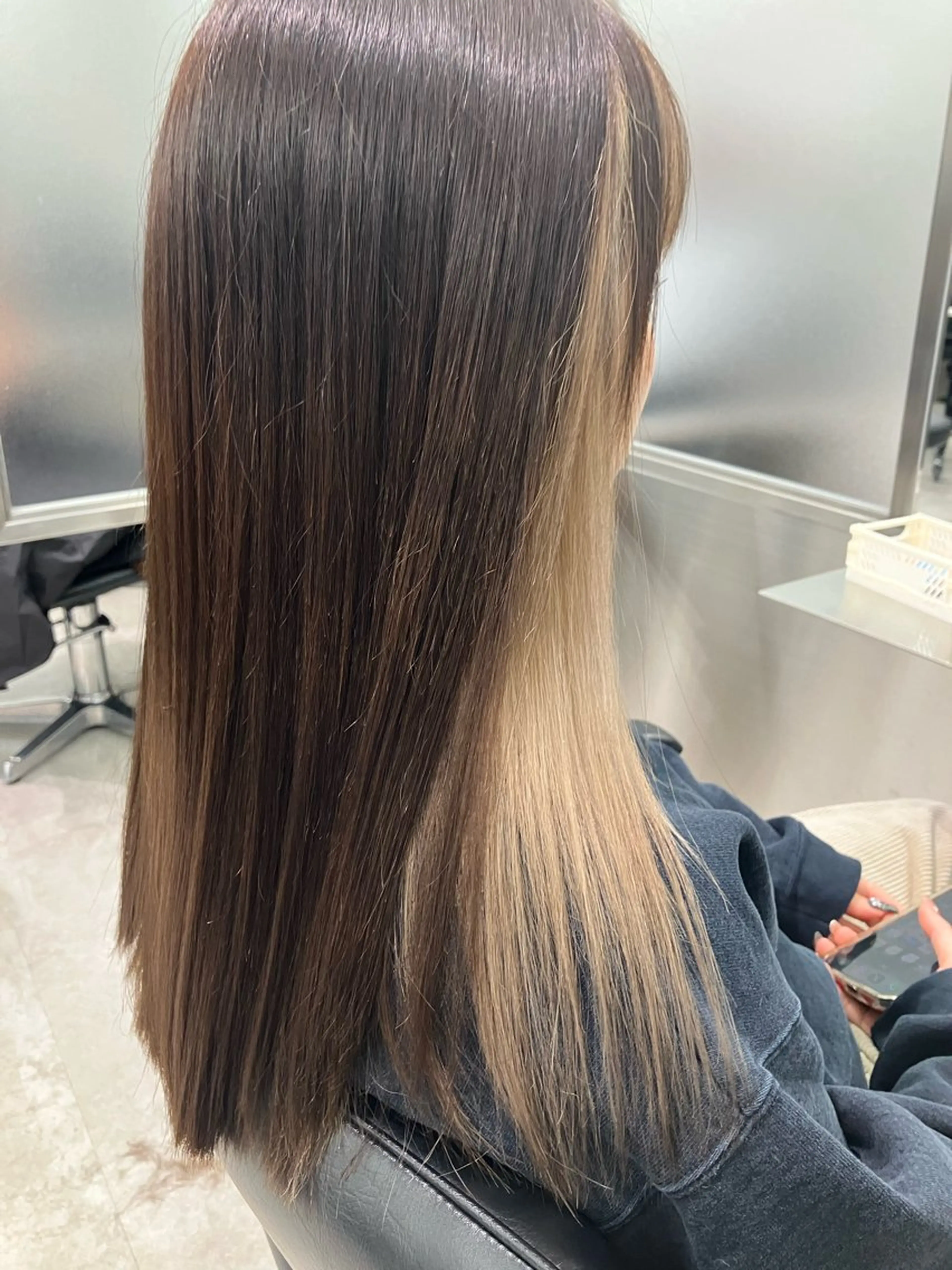 ロング カラー ベージュカラー ブラウンカラー ダークブラウン インナーカラー ミルクティーベージュ GOTODAY シェアサロン梅田NU茶屋町店所属・髪質改善/艶カラー 縮毛矯正/みほのヘアスタイル