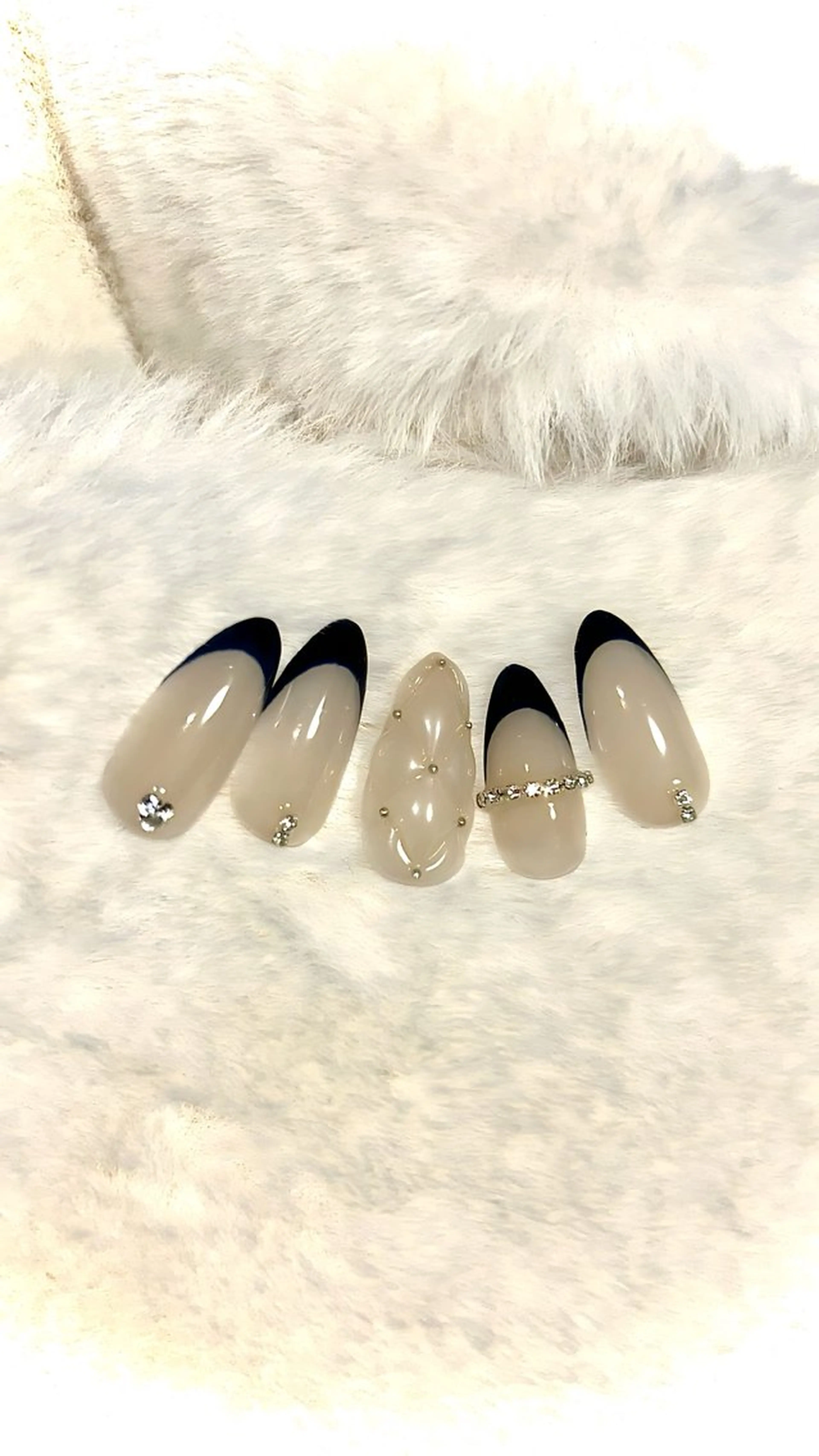 ネイル フレンチネイル ガーリー Rich to安城店所属・二階堂 晴菜のネイルデザイン