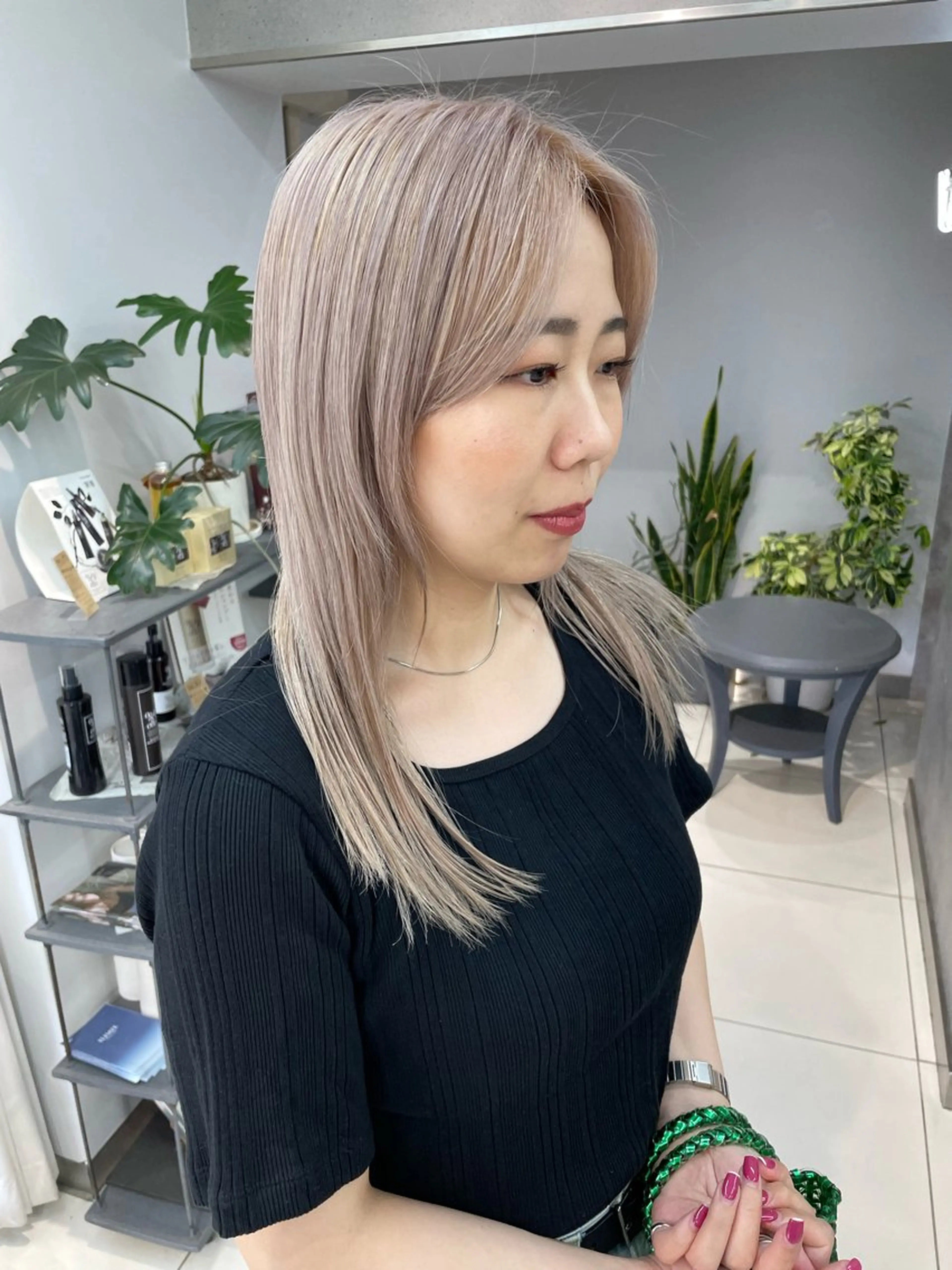 ミディアム カラー ヘアアレンジ ボブ/透明感ベージュ 🫧クルミ🌟のヘアスタイル