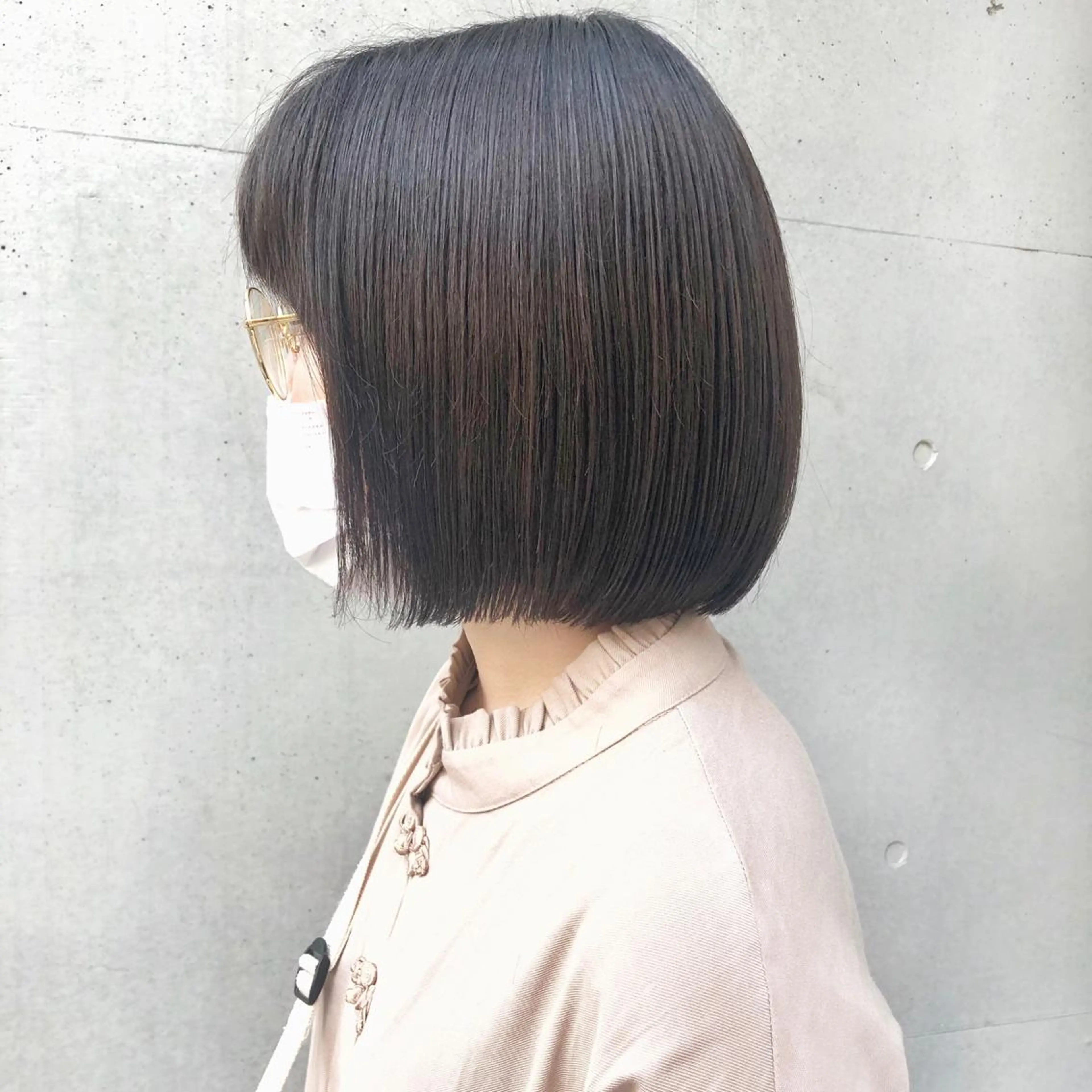 ショート カラー 切りっぱなしボブ 前下がりボブ アディクシーカラー アッシュ 黒髪 cofy by melt所属・🍎みついじゅん🍏 ボブ指名No.1のヘアスタイル