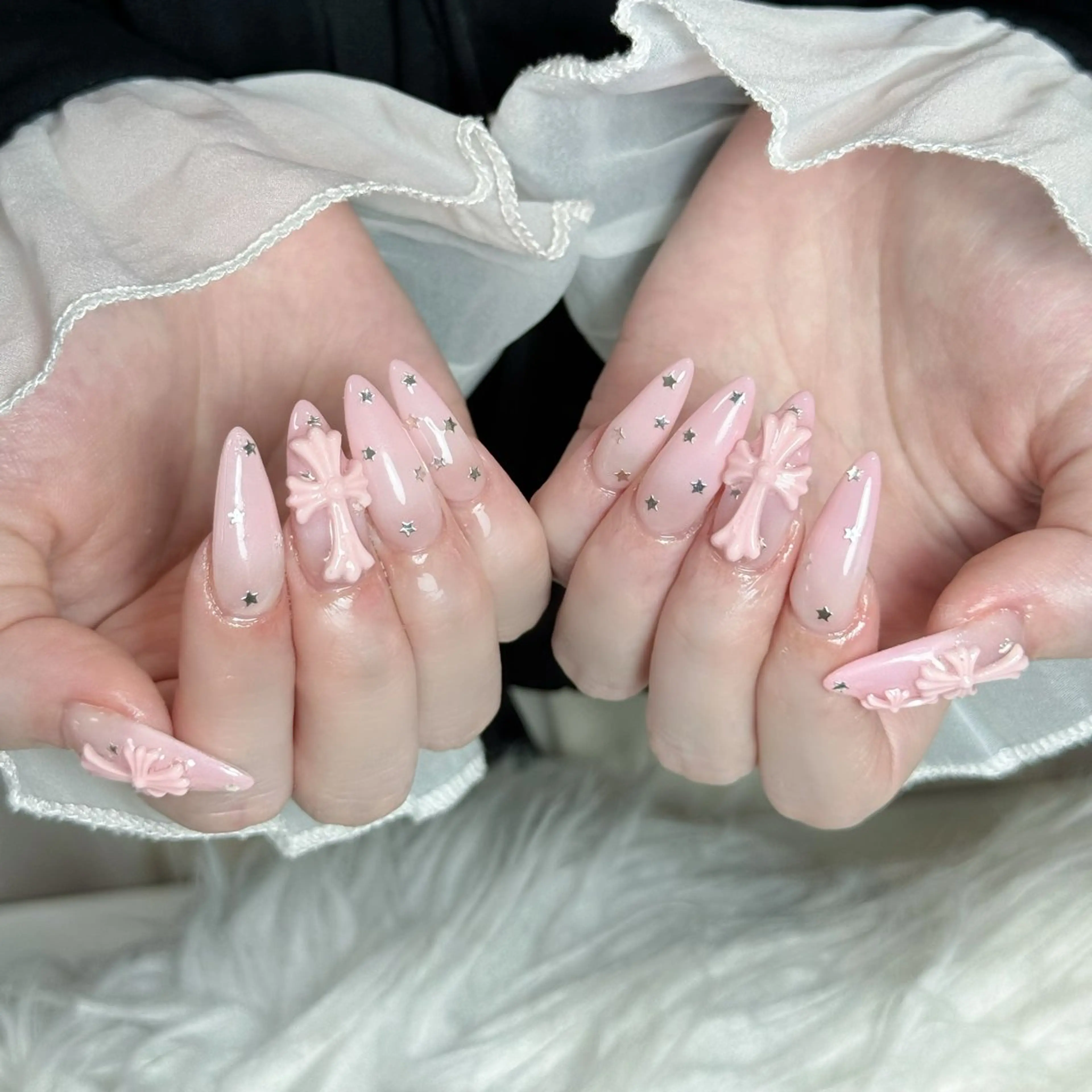 ネイル チークネイル ドット フレンチネイル グラデーション ハート ハンドネイル Julli NailStudioのネイルデザイン