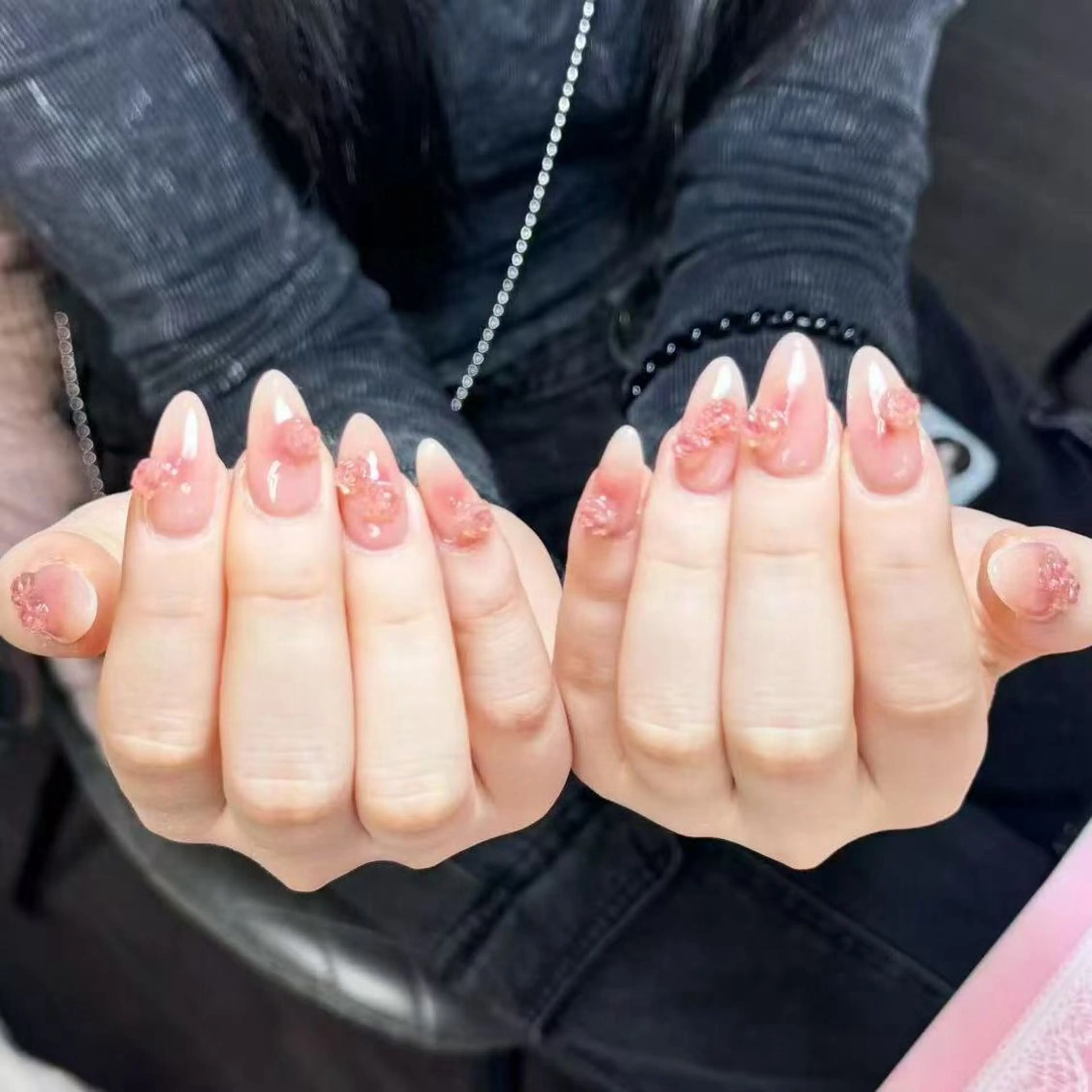 ネイル アートネイル オーロラネイル ガーリー キラキラネイル 韓国ネイル ハンドネイル yu ri 🌹のネイルデザイン