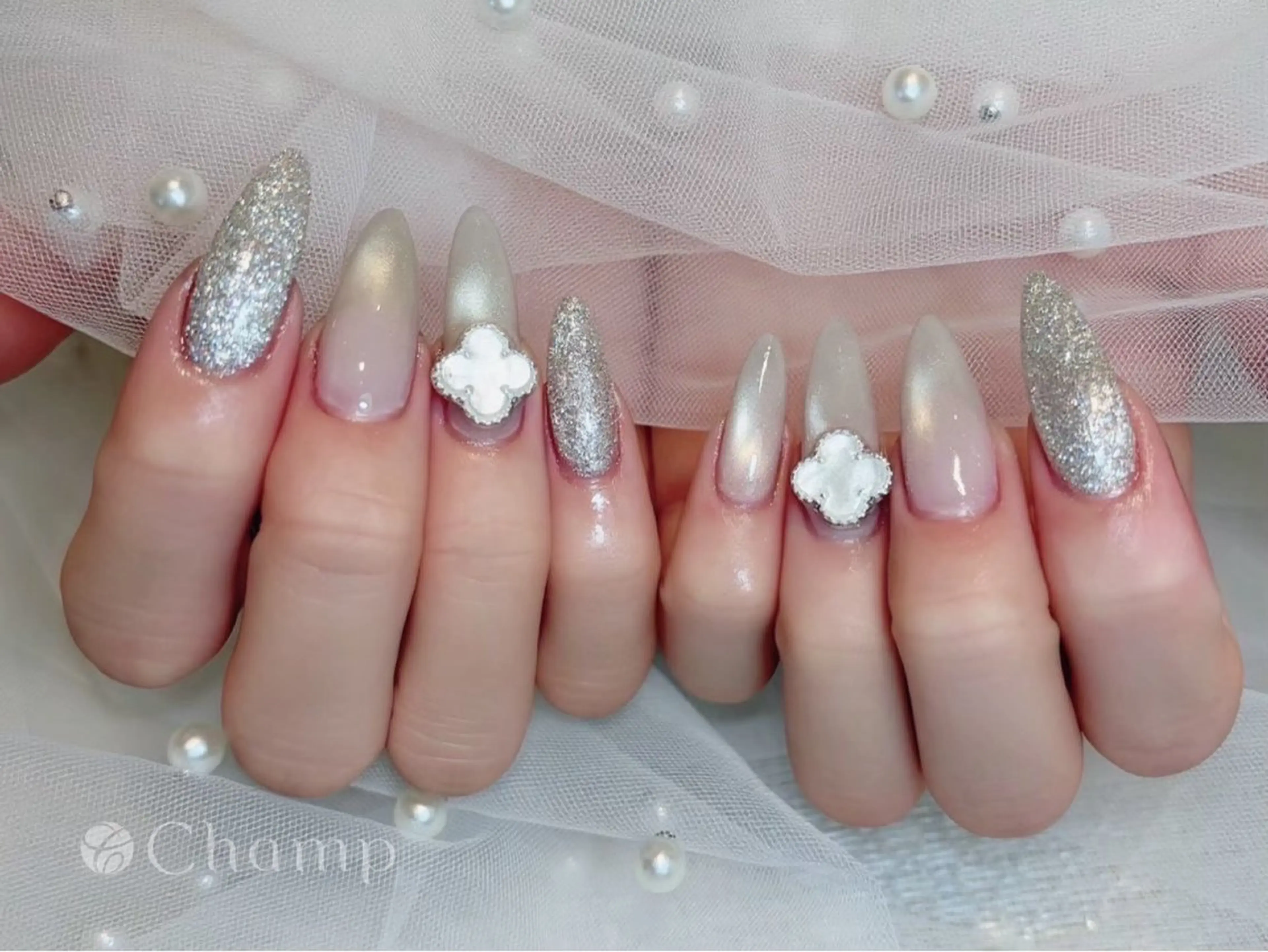 ネイル ラメ(グリッター) ぷっくりネイル シルバー ホワイト ハンドネイル Champ瓢箪山店 つかもとのネイルデザイン