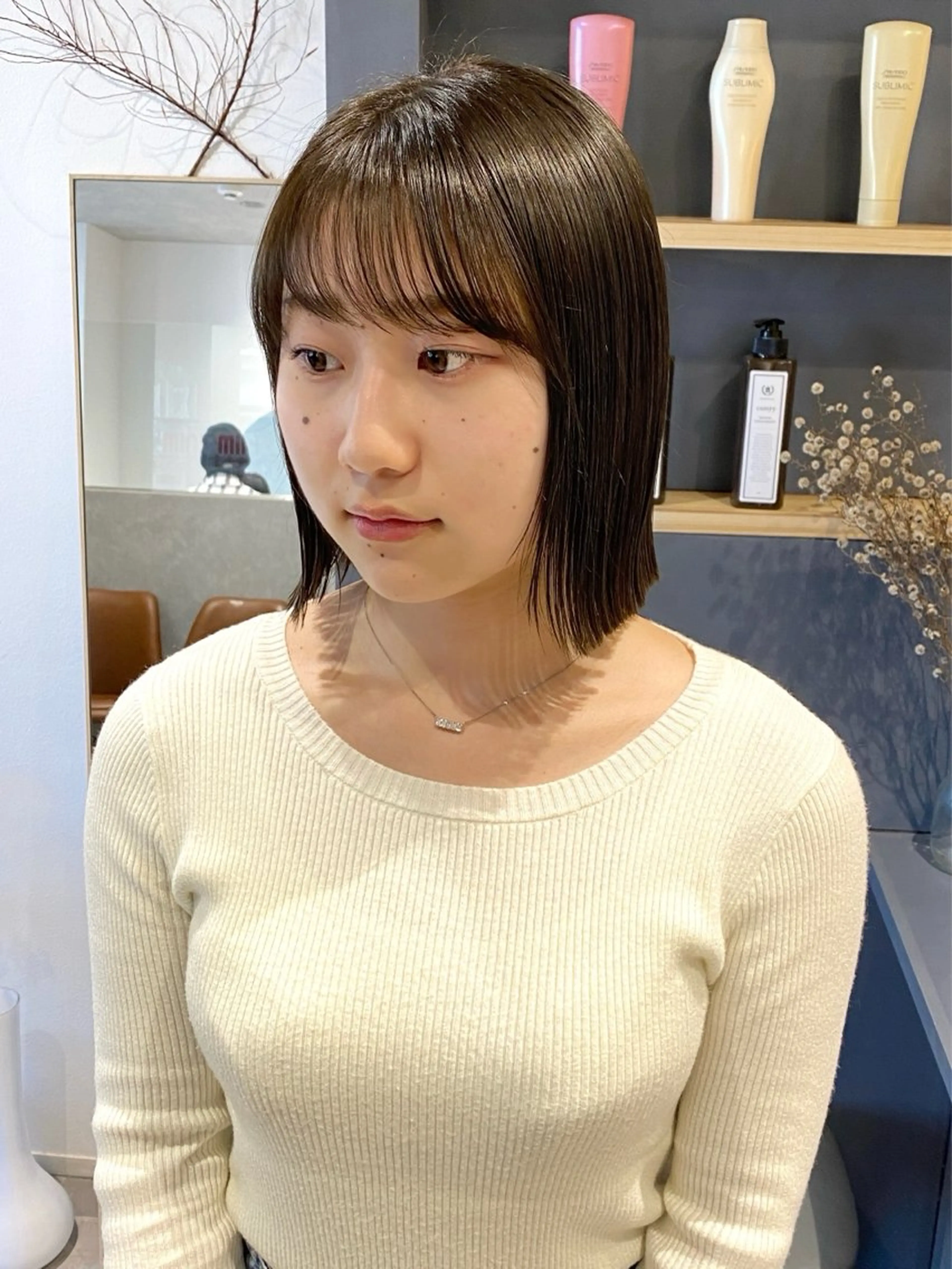 ミディアム 切りっぱなしボブ ボブ 外ハネヘア カット ヘアカラー トリートメント saki🌼ボブ× 透明感カラー🌼のヘアスタイル