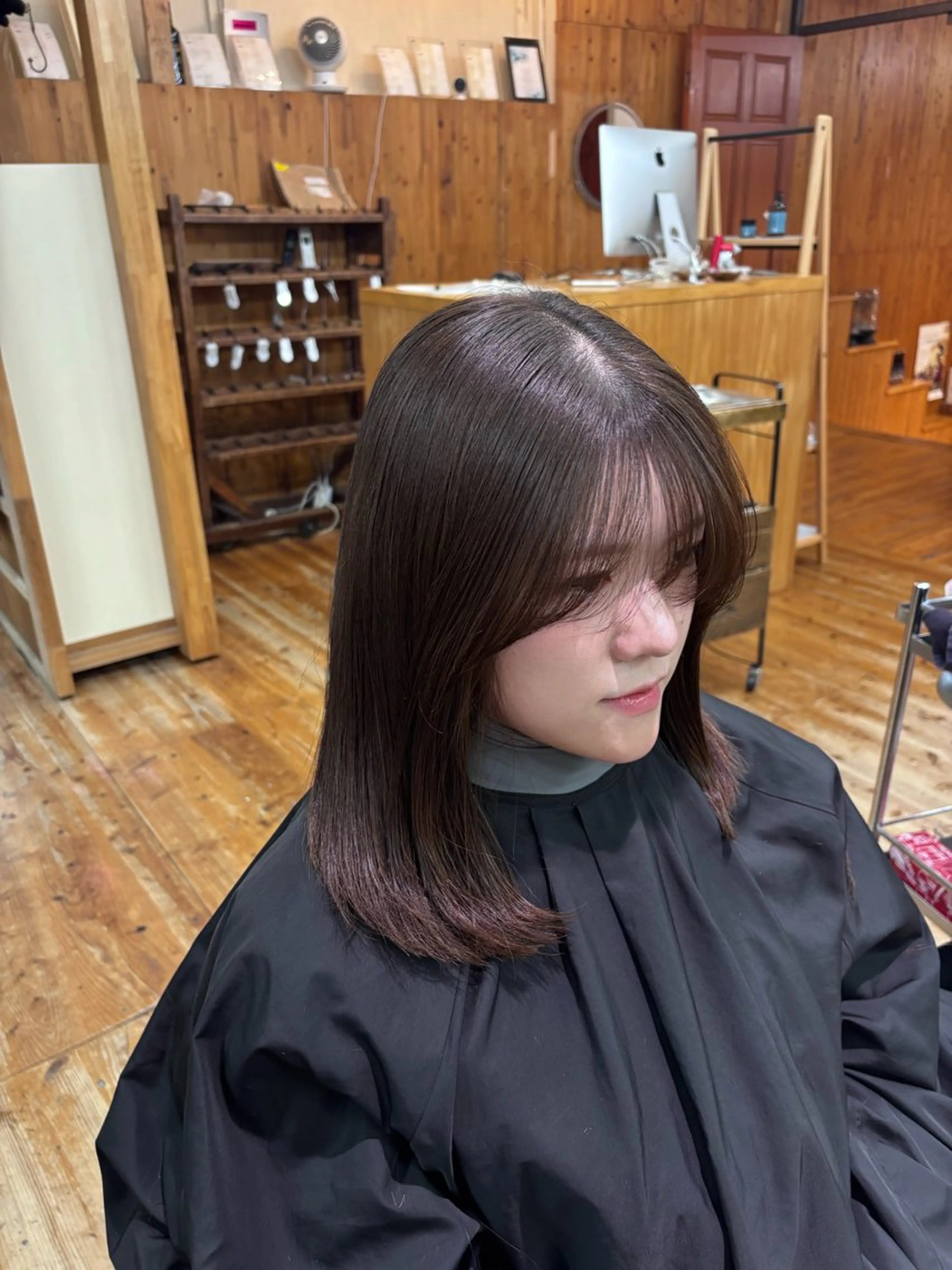 ミディアム カット IO所属・楢本 莉子のヘアスタイル