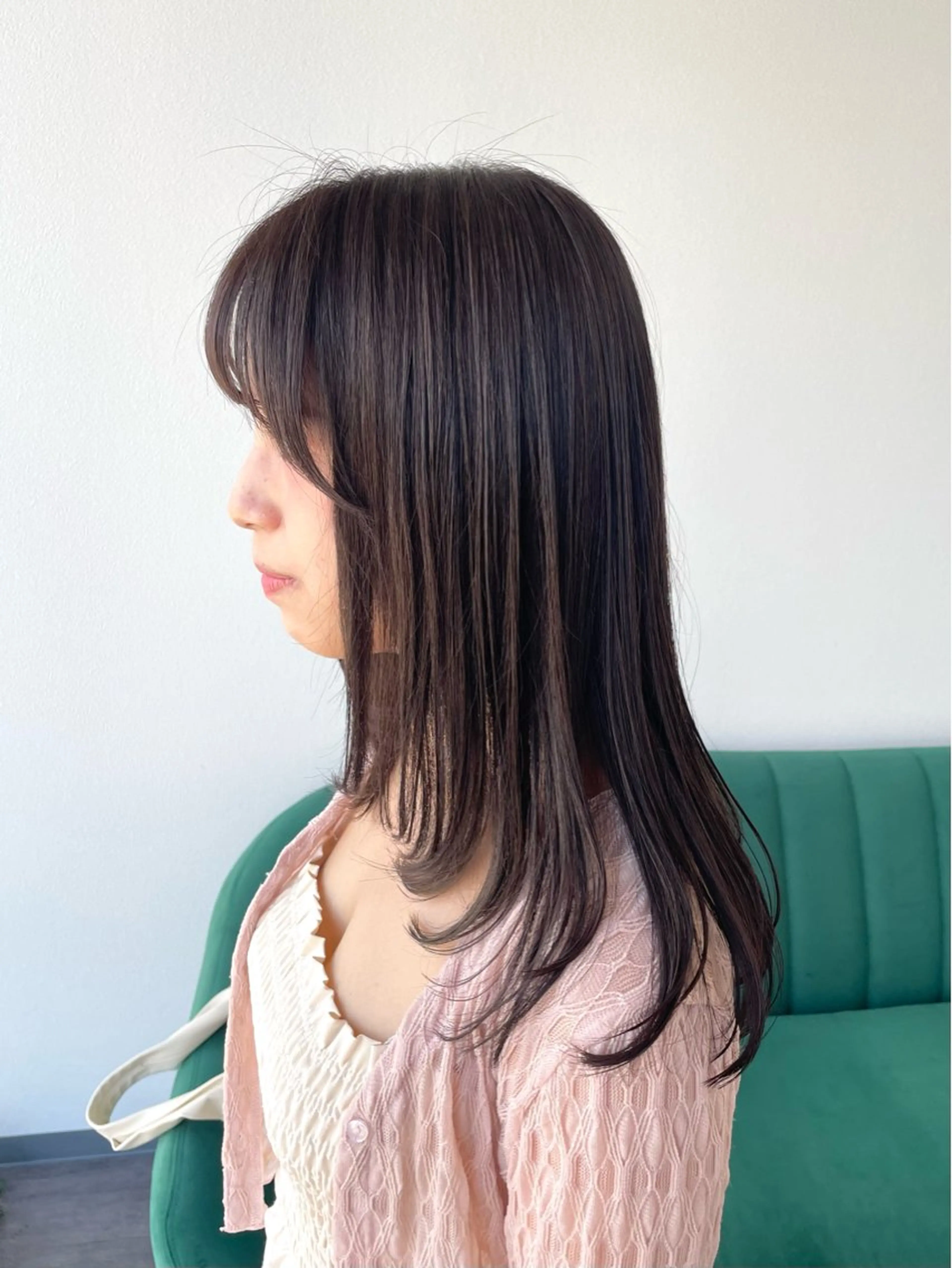 ミディアム カラー グレージュ 顔まわりレイヤー レイヤーカット カット ヘアカラー トリートメント kitin  吉祥寺 山岸花のヘアスタイル