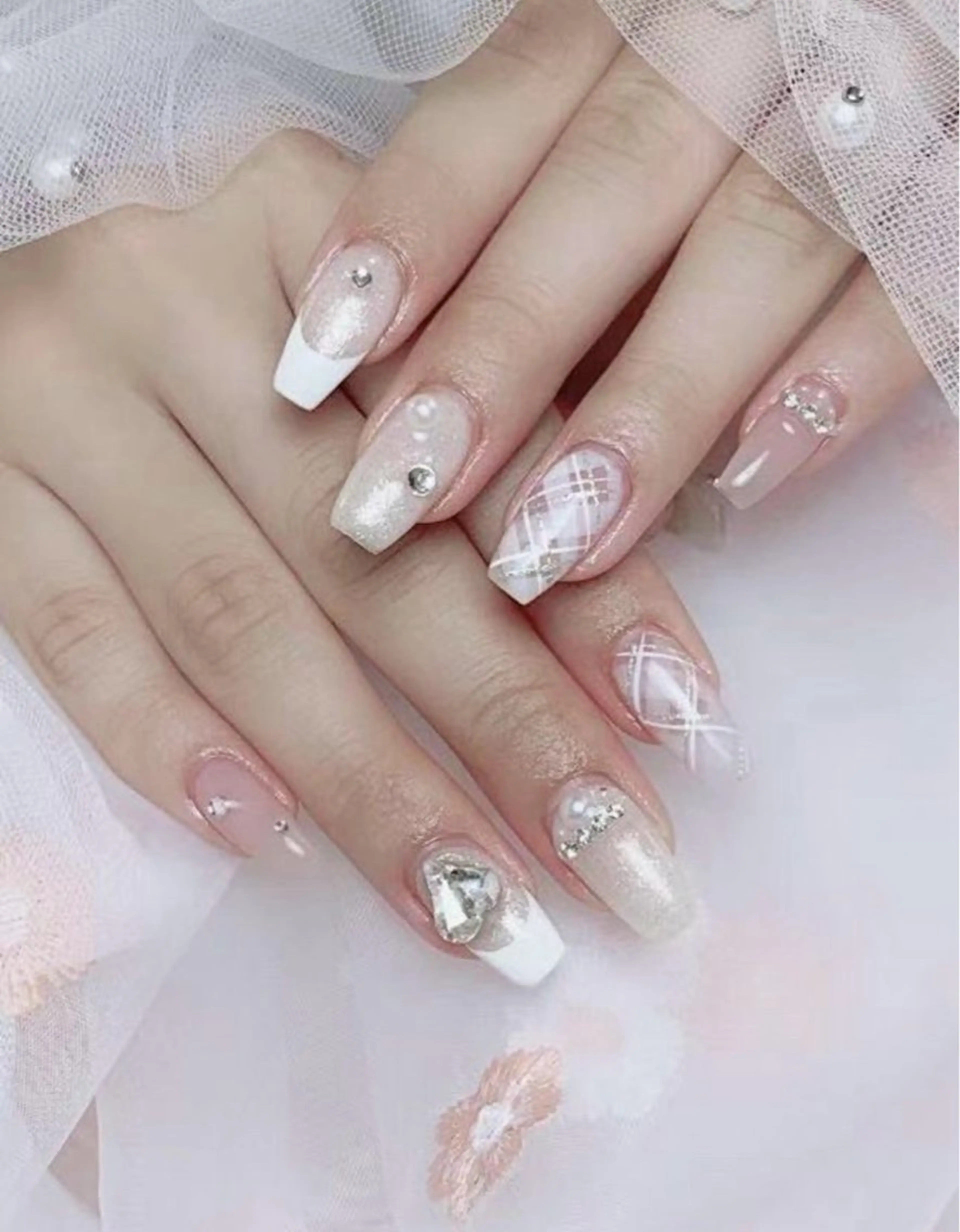 ネイル MoonHi Nail Salon所属・MoonHi Nail 朝霞台のネイルデザイン
