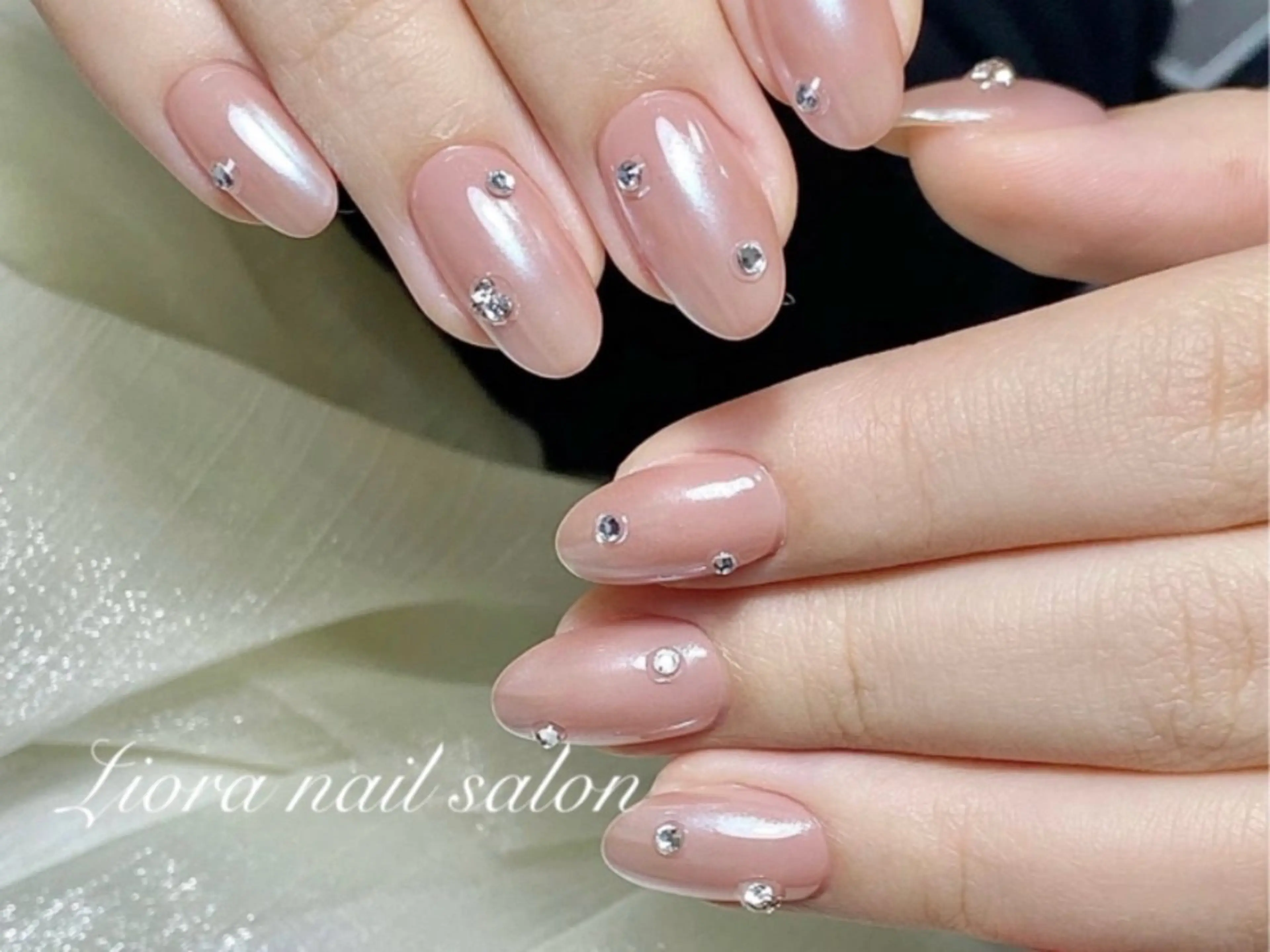 ネイル フレンチネイル ジェルネイル ガーリー グラデーション キラキラネイル ハンドネイル Liora nail 1のネイルデザイン