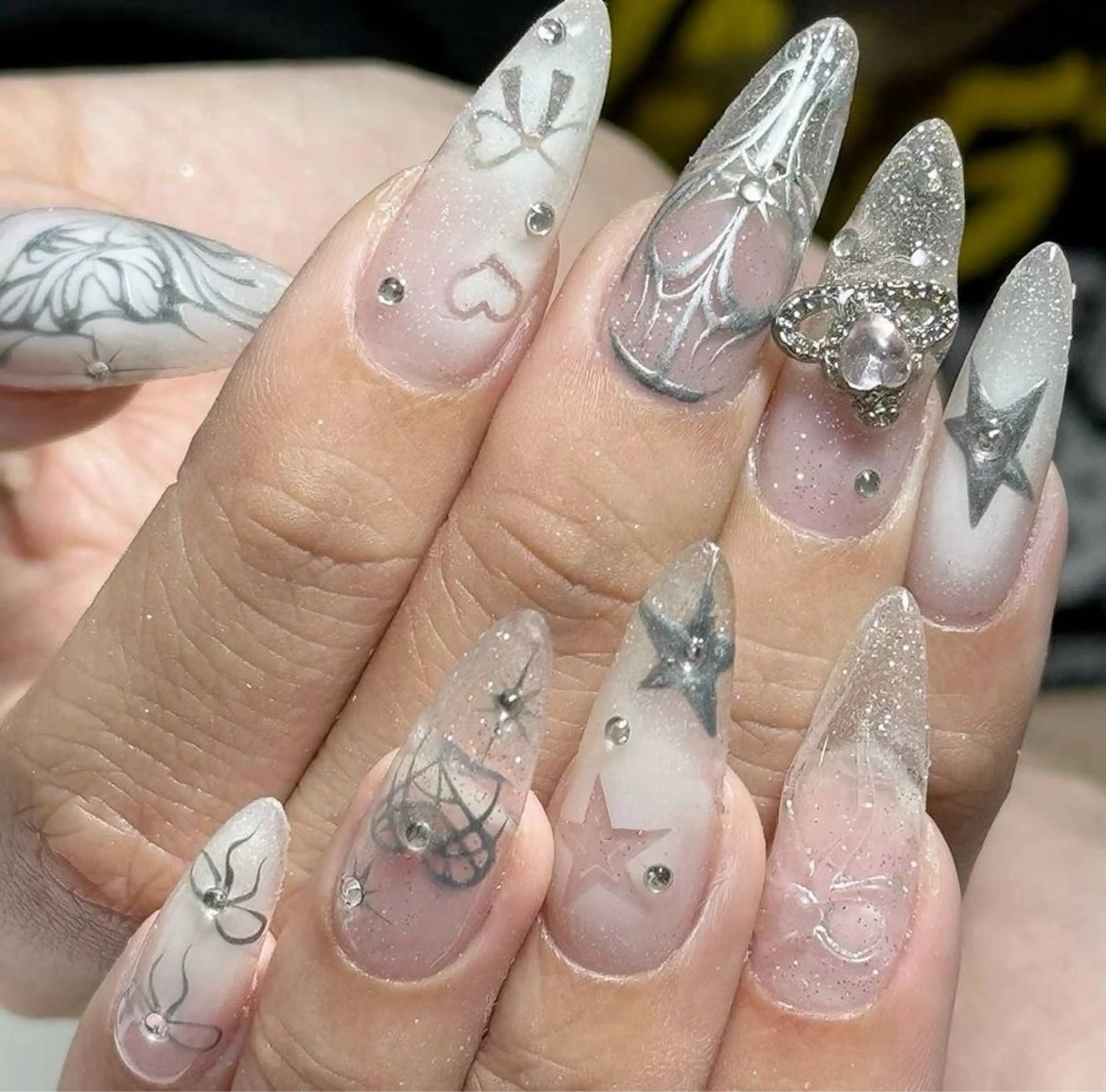 ネイル マグネットネイル ピンク ネイルチップ 冬ネイル Lee Nailsのネイルデザイン