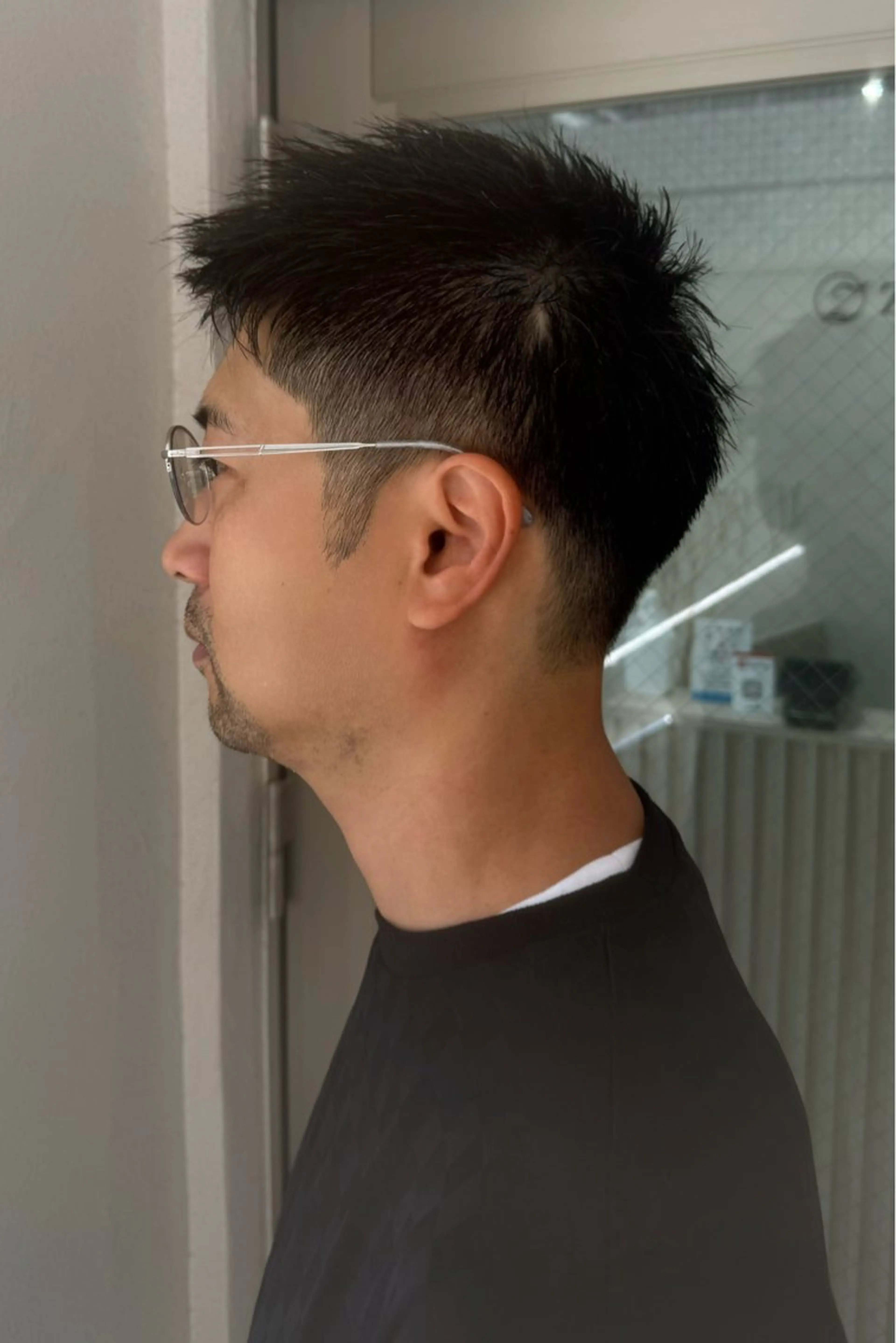 ショート メンズ センターパート ダウンパーマ フェザーパーマ メンズハイライト メンズ韓国風 藤崎百道メンズカット Zina/森井唯央のヘアスタイル