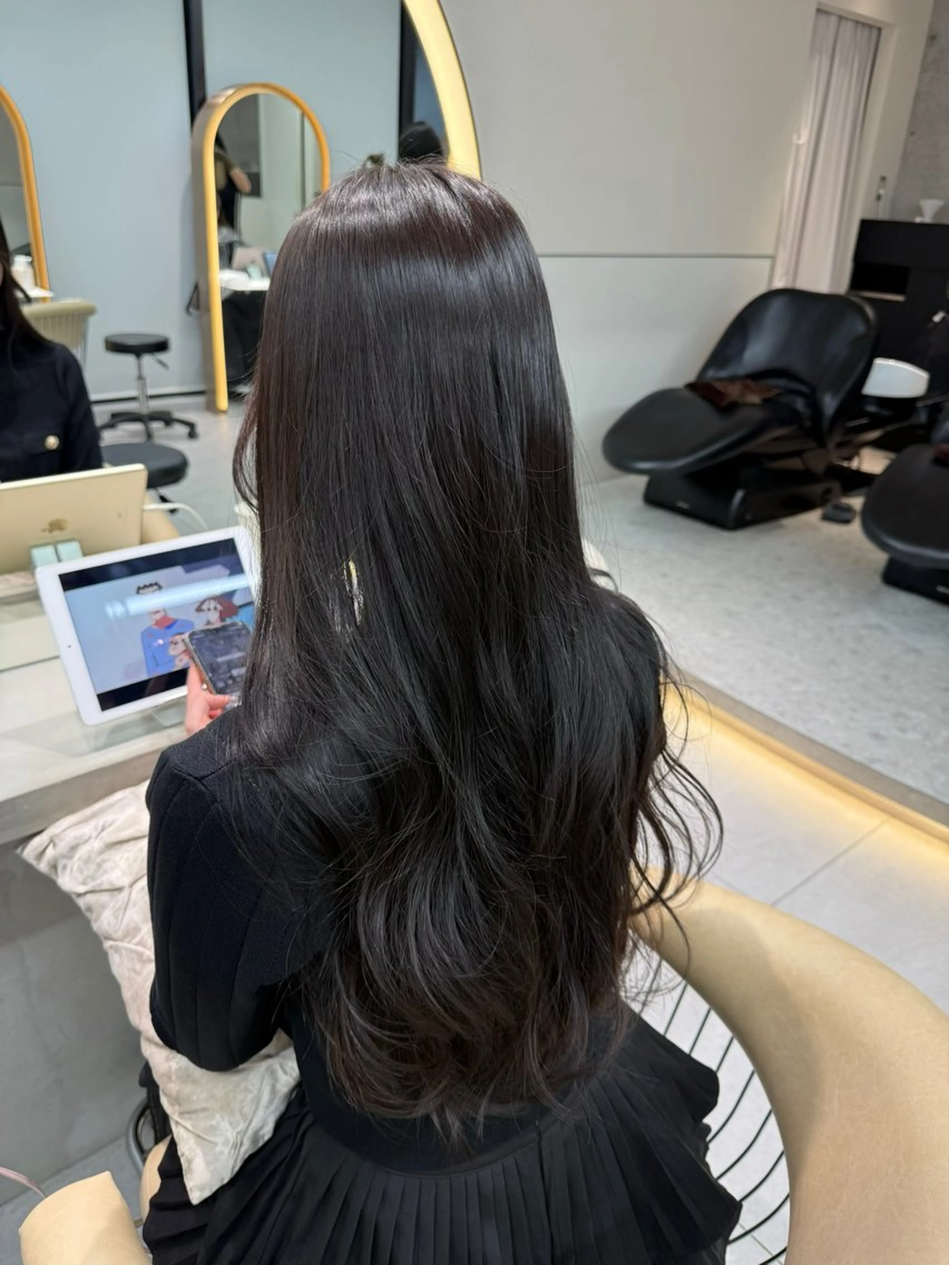 ロング カラー カット ヘアカラー トリートメント shion 透明感カラーのヘアスタイル