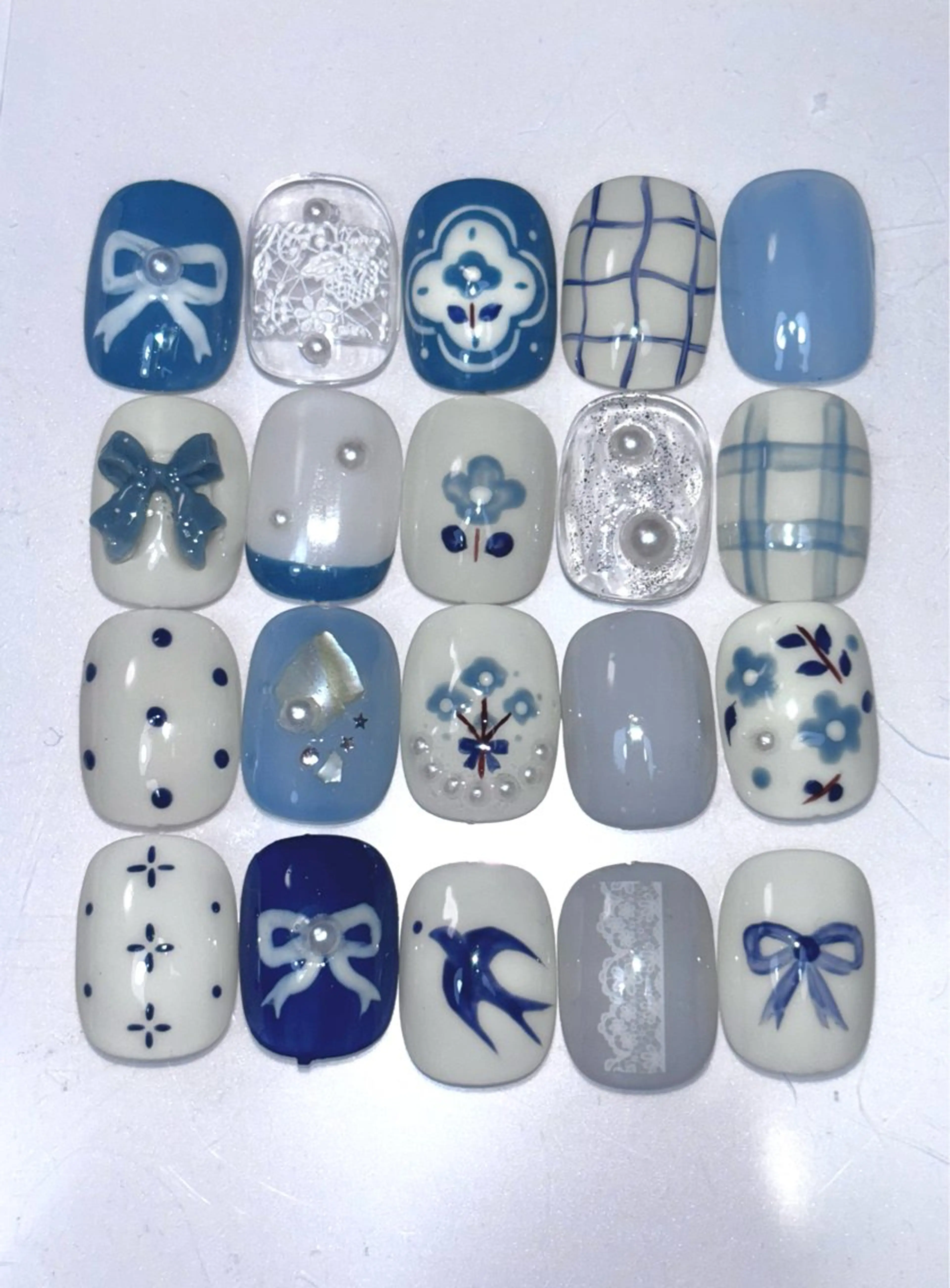 ネイル ブルー フラワーネイル ガーリー 韓国ネイル リボン ハンドネイル 銀河屋の猫所属・銀河屋 の猫のネイルデザイン