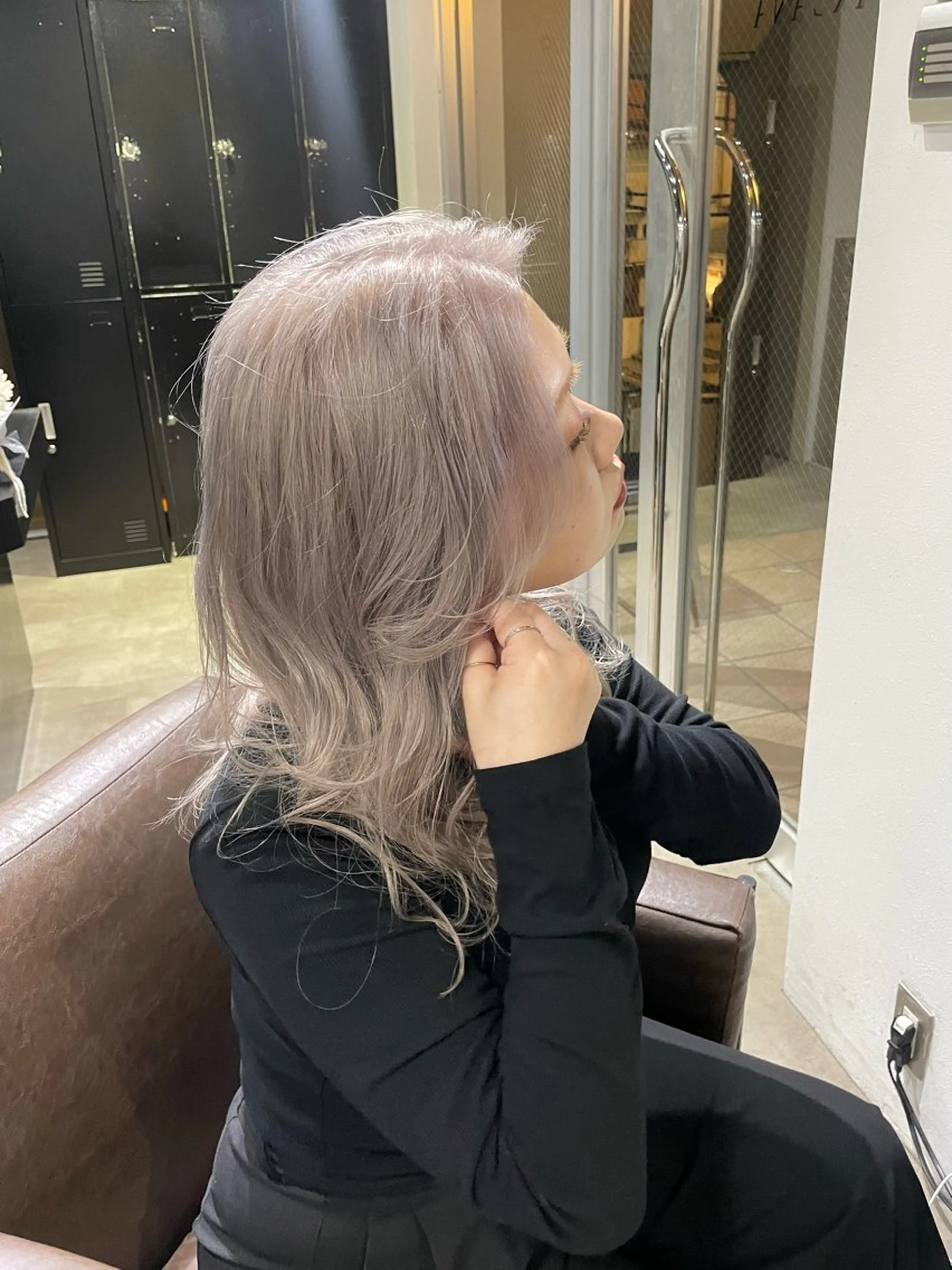 カラー ブリーチ グレージュ ヘアカラー トリートメント ミルクティーベージュ ブリーチ🖤サヤカのヘアスタイル
