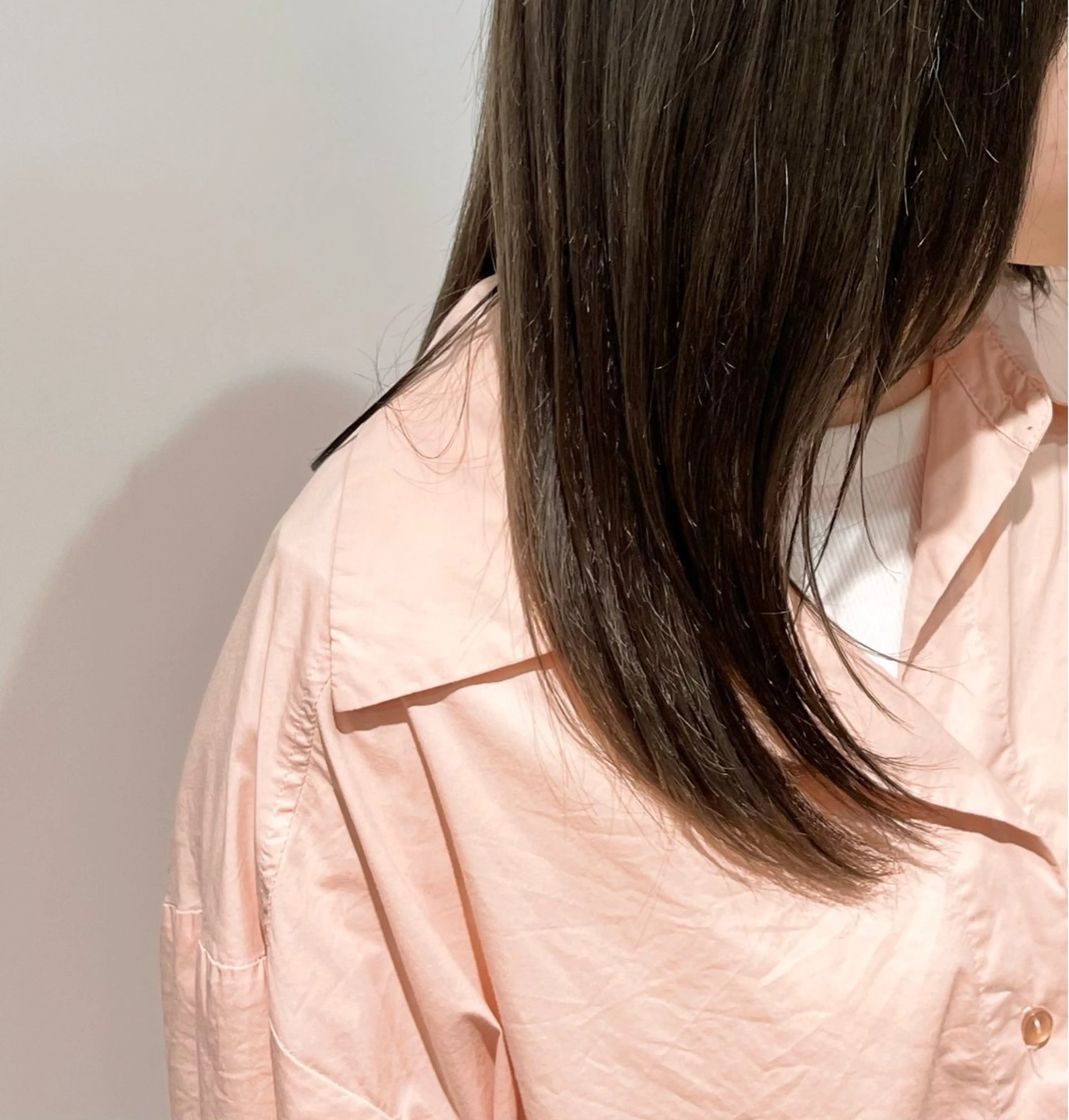 セミロング カラー effect横浜所属・切りっぱなしボブ/ 艶カラー/綾莉のヘアスタイル