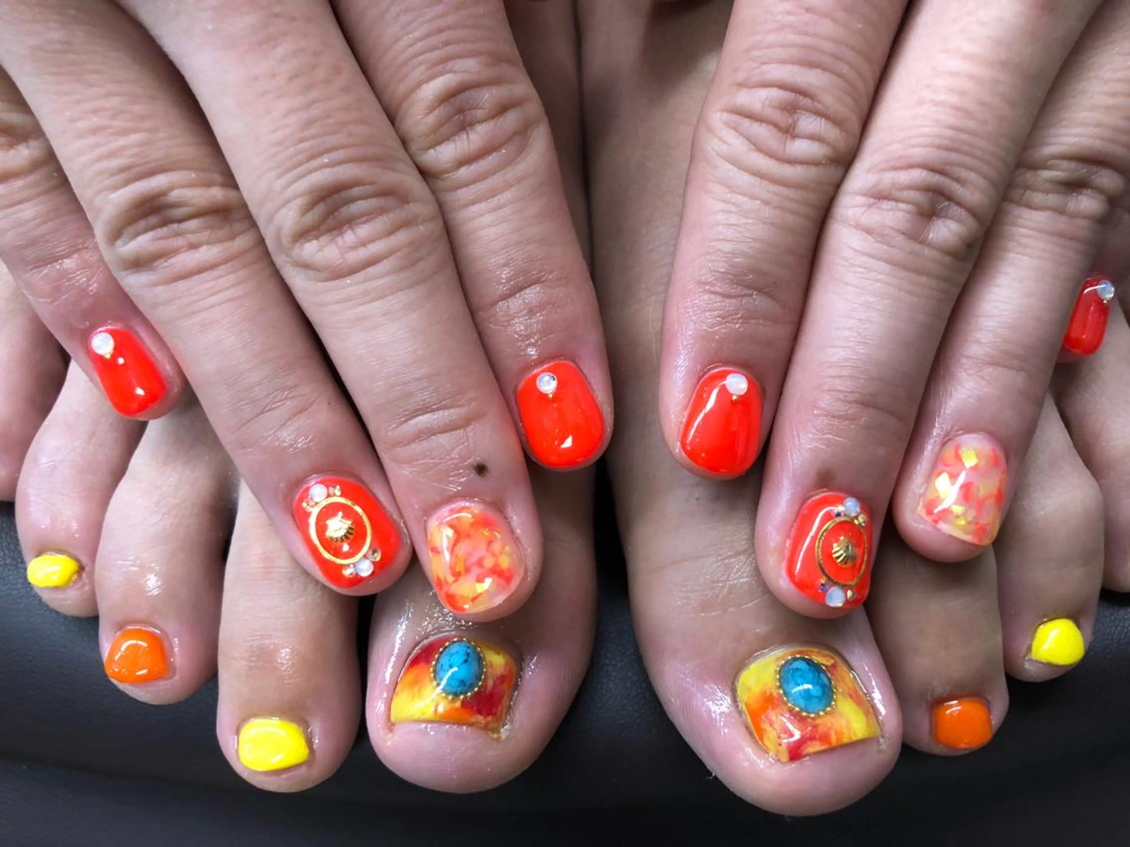 ネイル フットネイル オレンジ 夏ネイル esNail&eye イーズネイル＆アイのネイルデザイン