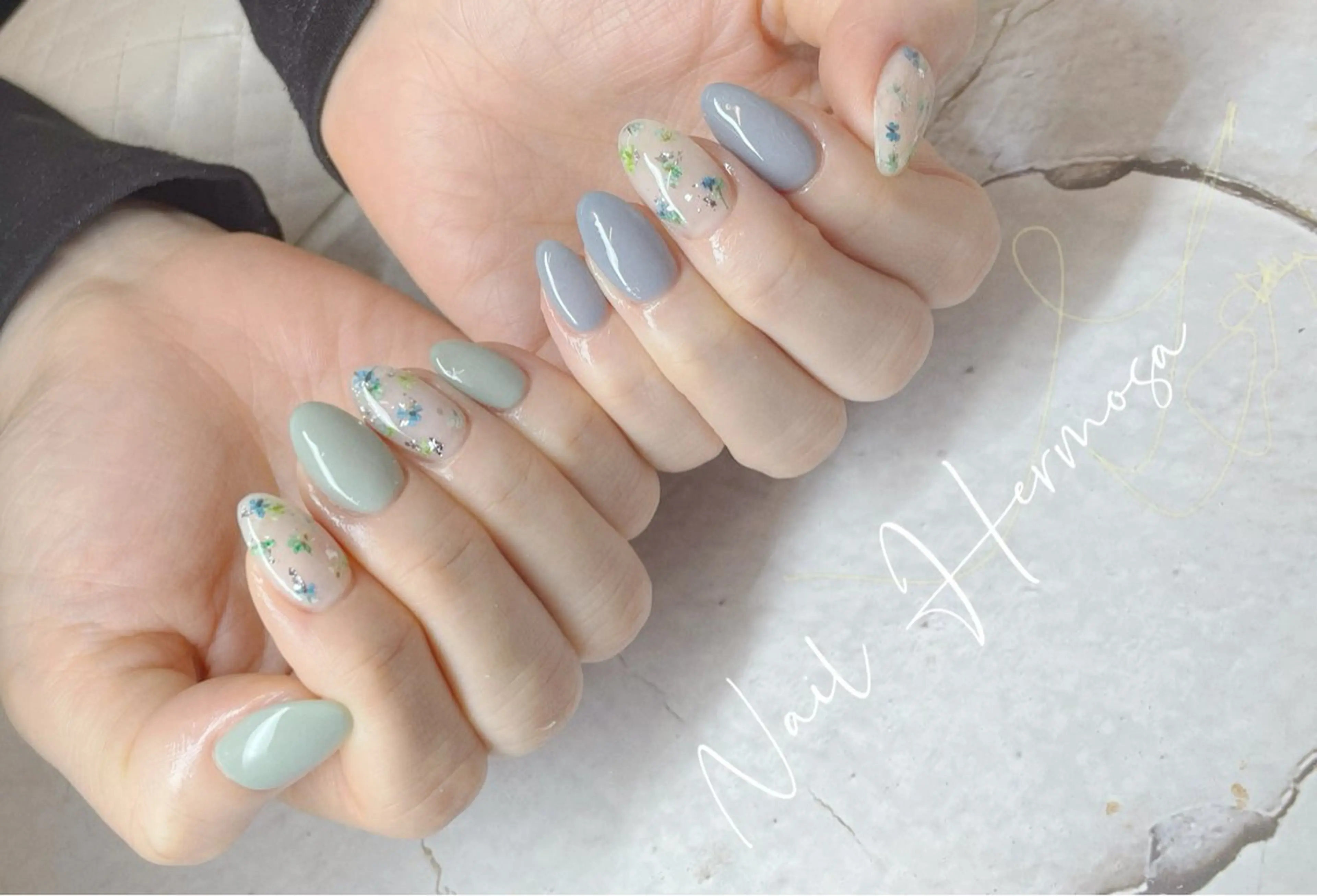 ネイル アートネイル ジェルネイル グラデーション マグネットネイル 持ち込み ハンドネイル エルモサ YURIKAのネイルデザイン