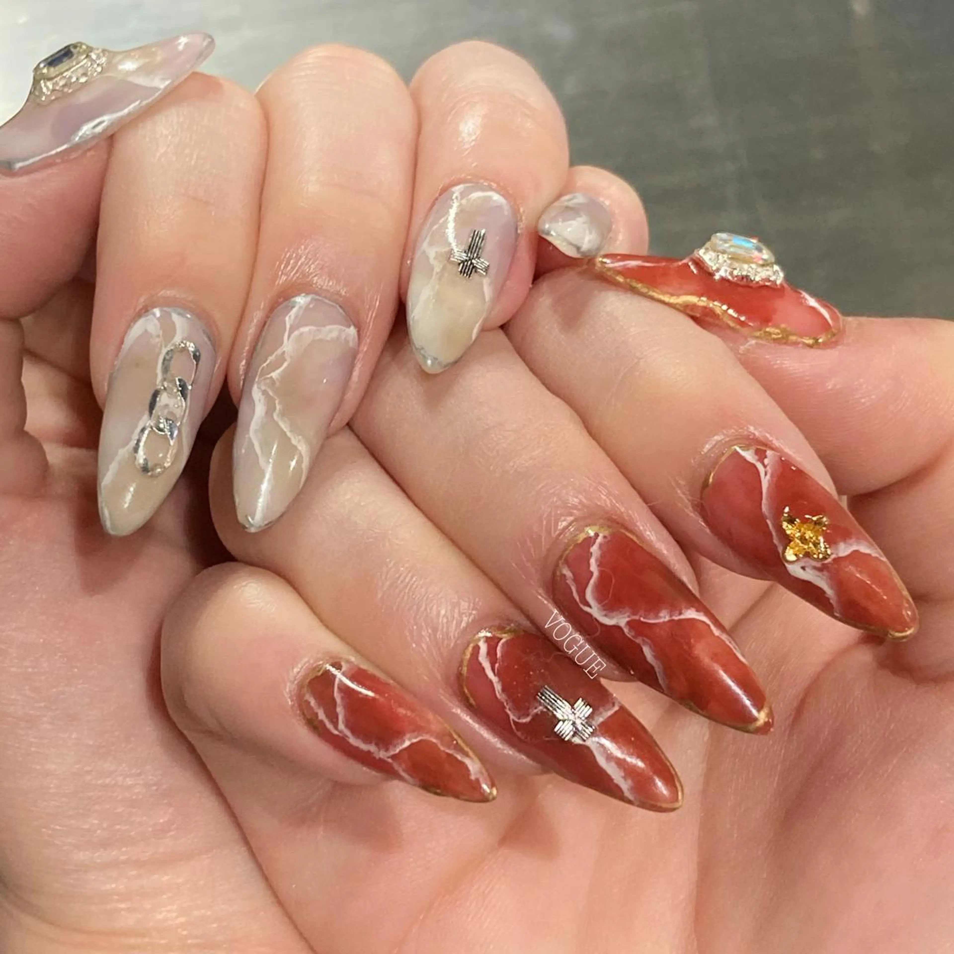 ネイル 大理石ネイル(マーブル) VOGUE ×SWANのネイルデザイン